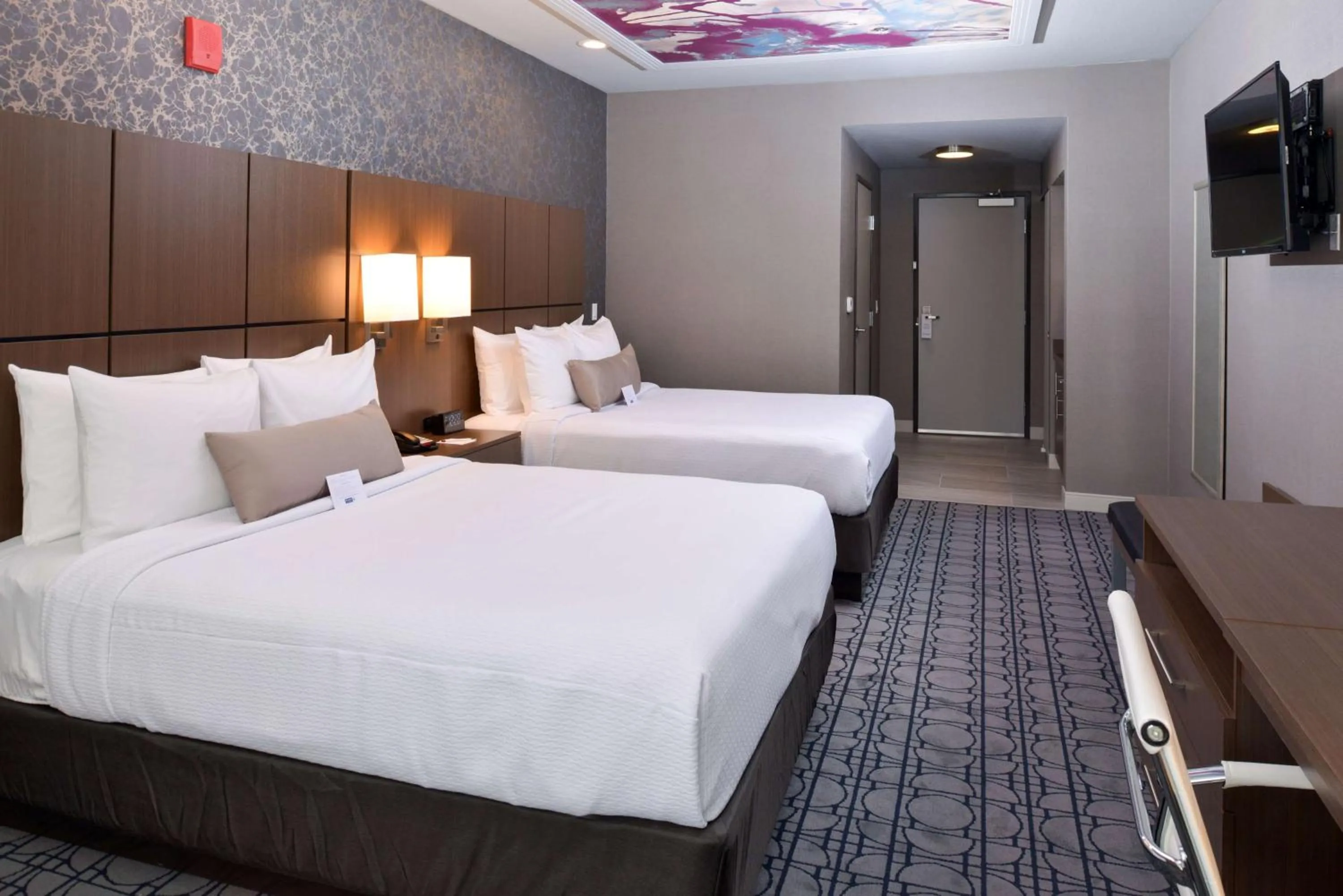 Queen Room with Two Queen Beds - Shower Only in Best Western Plus Coalinga Inn