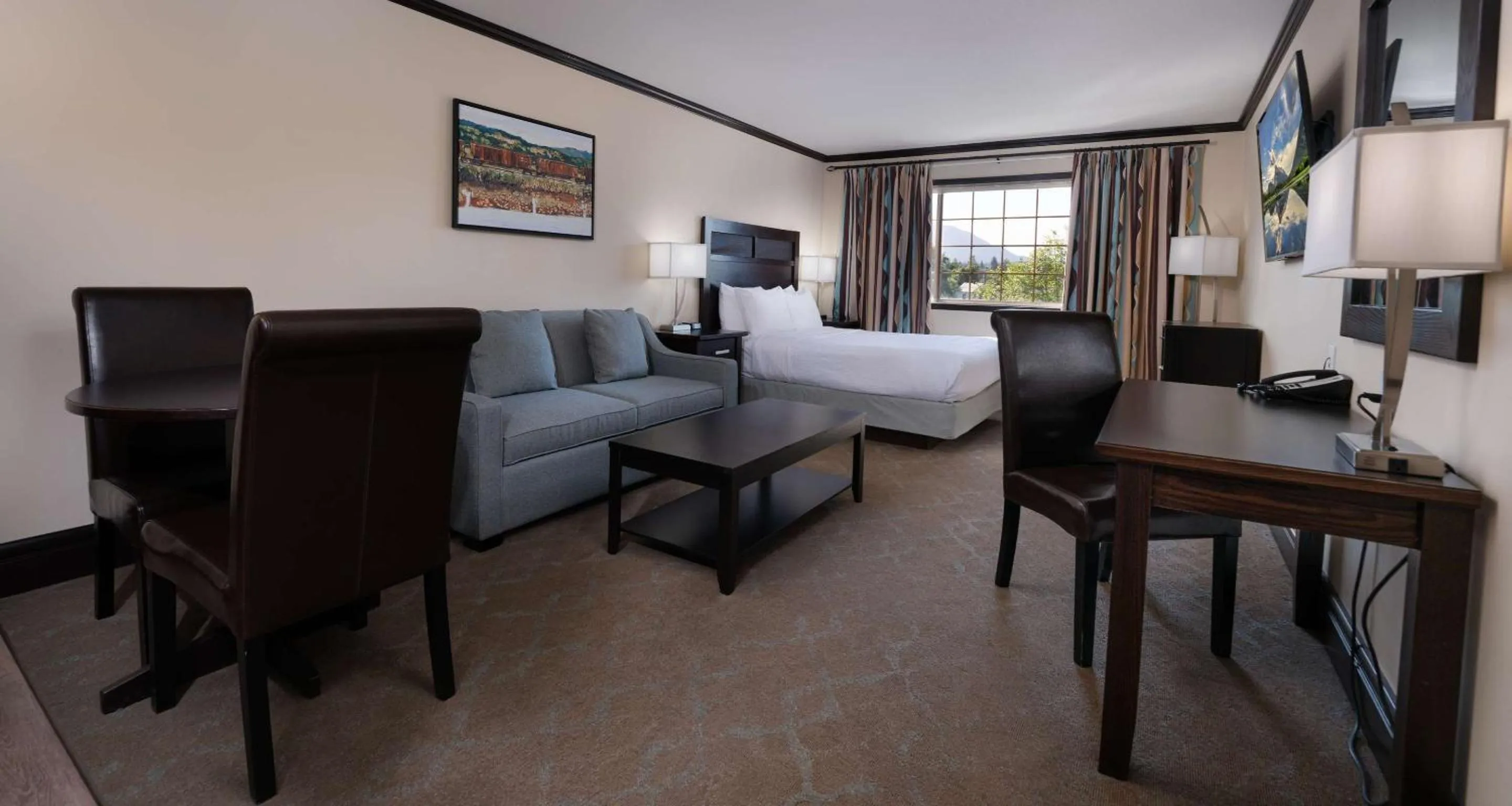 Queen Suite with Sofa Bed and Kitchenette in Prestige Rocky Mountain Resort Cranbrook, WorldHotels Crafted