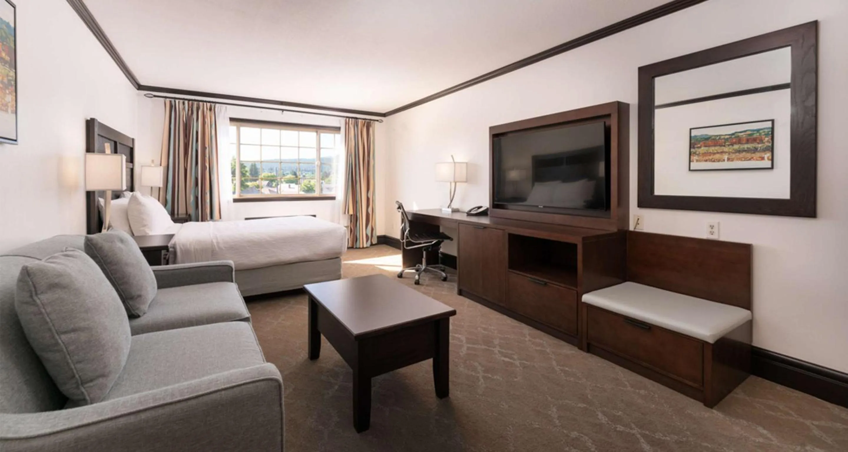 Queen Suite with Sofa Bed in Prestige Rocky Mountain Resort Cranbrook, WorldHotels Crafted