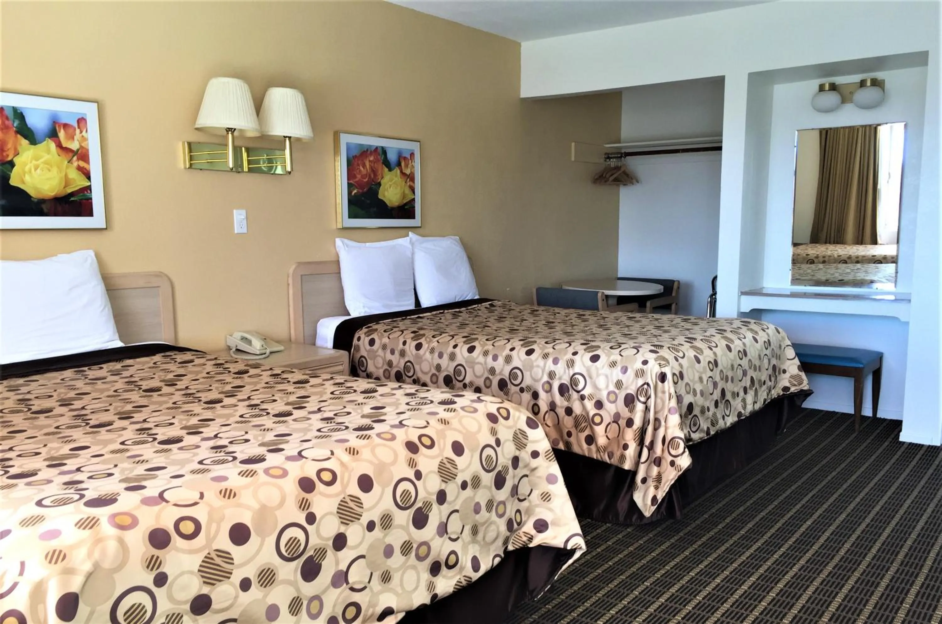 Queen Room with Two Queen Beds in Ramblin Rose Motel