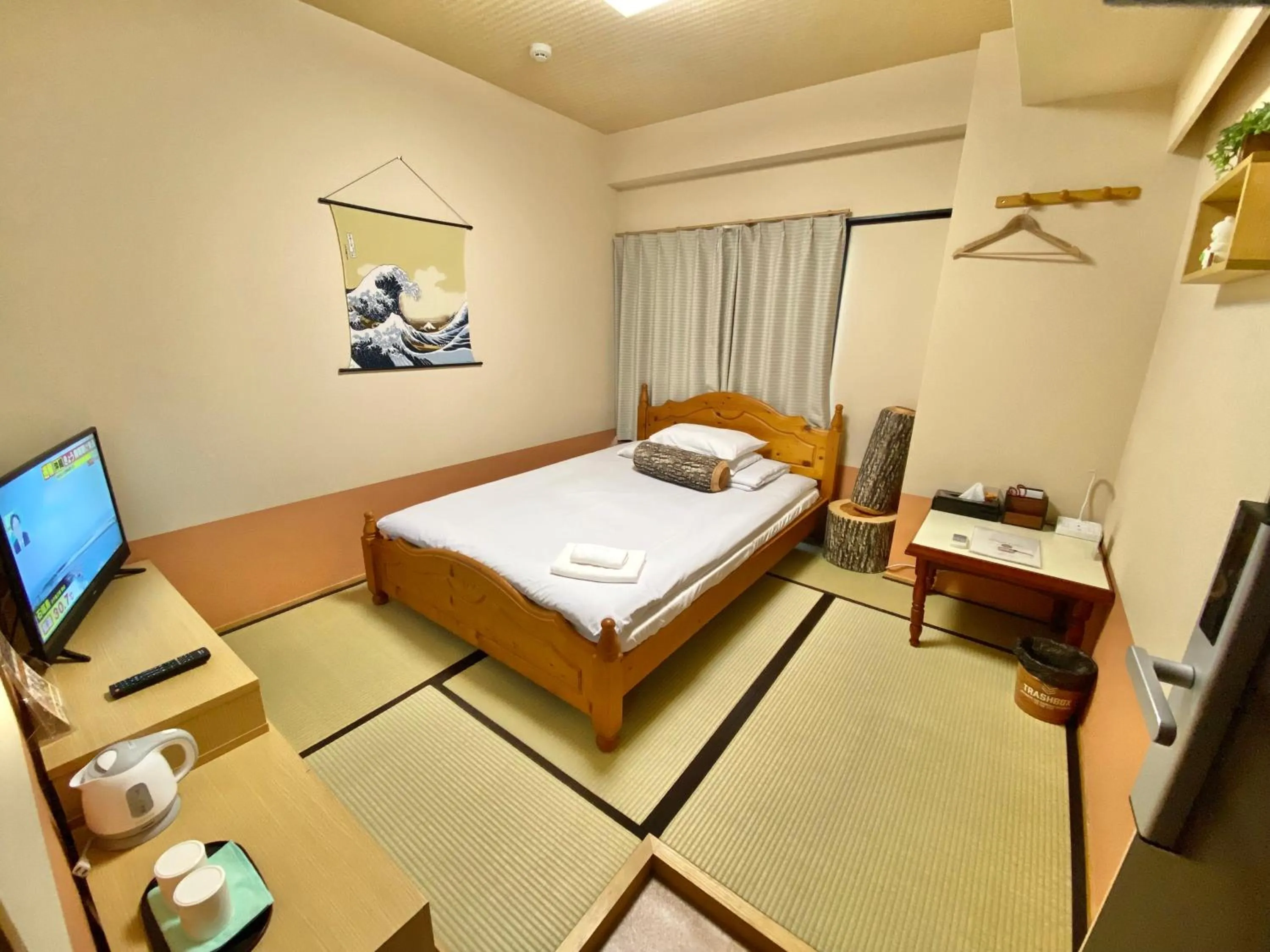 Double Room with Shared Bathroom - single occupancy in GuestHouse017徳島個室 飲食街中心 阿波踊り会館7分 文理&徳島大学 アスティとくしま車8分