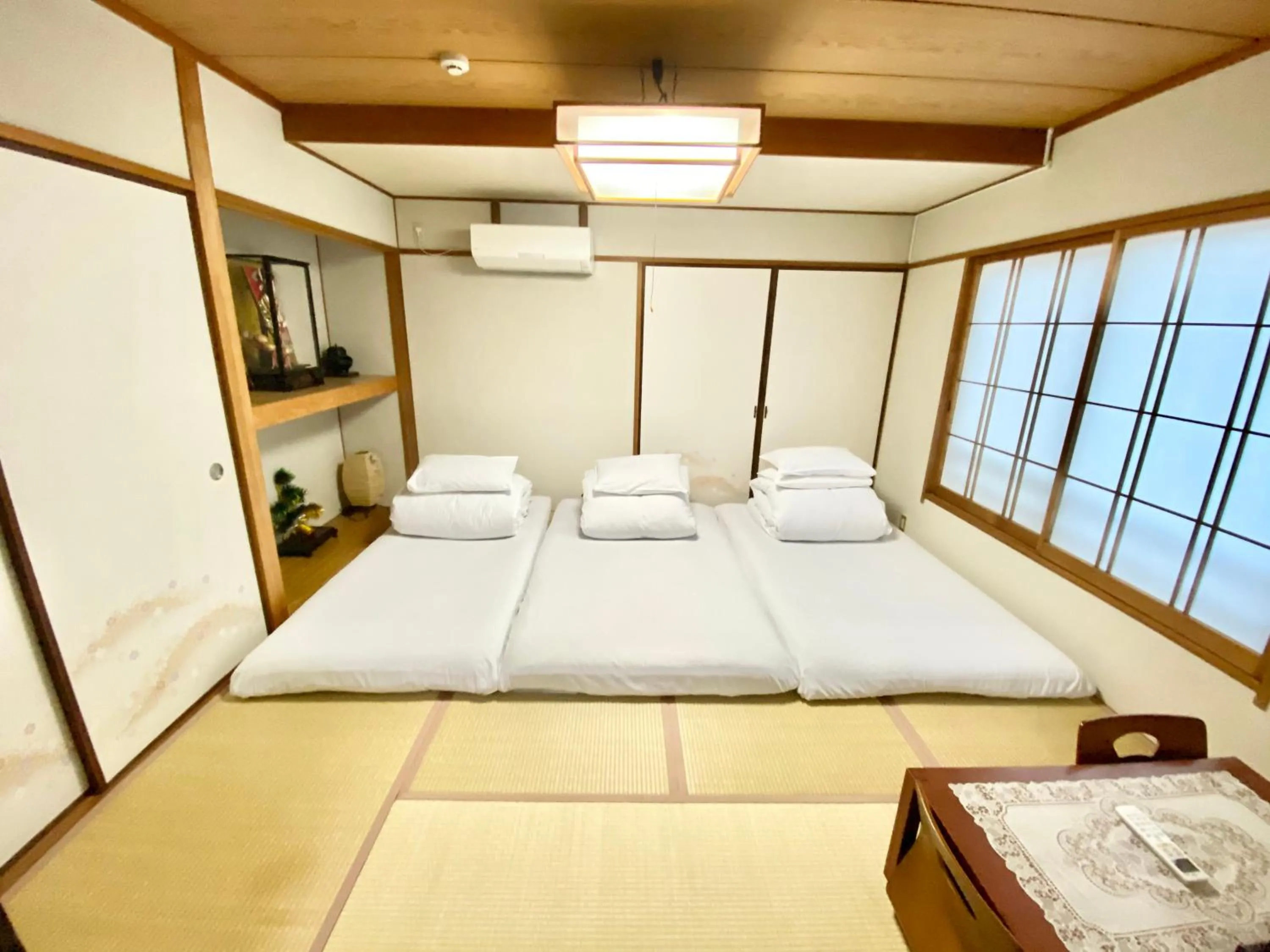 Two-Bedroom Apartment in GuestHouse017徳島個室 飲食街中心 阿波踊り会館7分 文理&徳島大学 アスティとくしま車8分