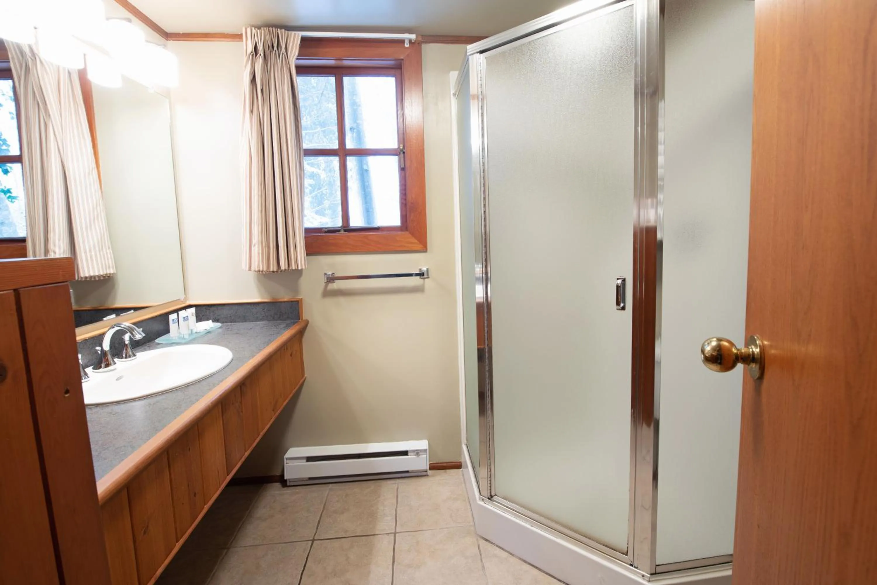 Two-Bedroom Cabin with Three Queen Beds -  Non-Smoking in Painter's Lodge, Trademark Collection by Wyndham