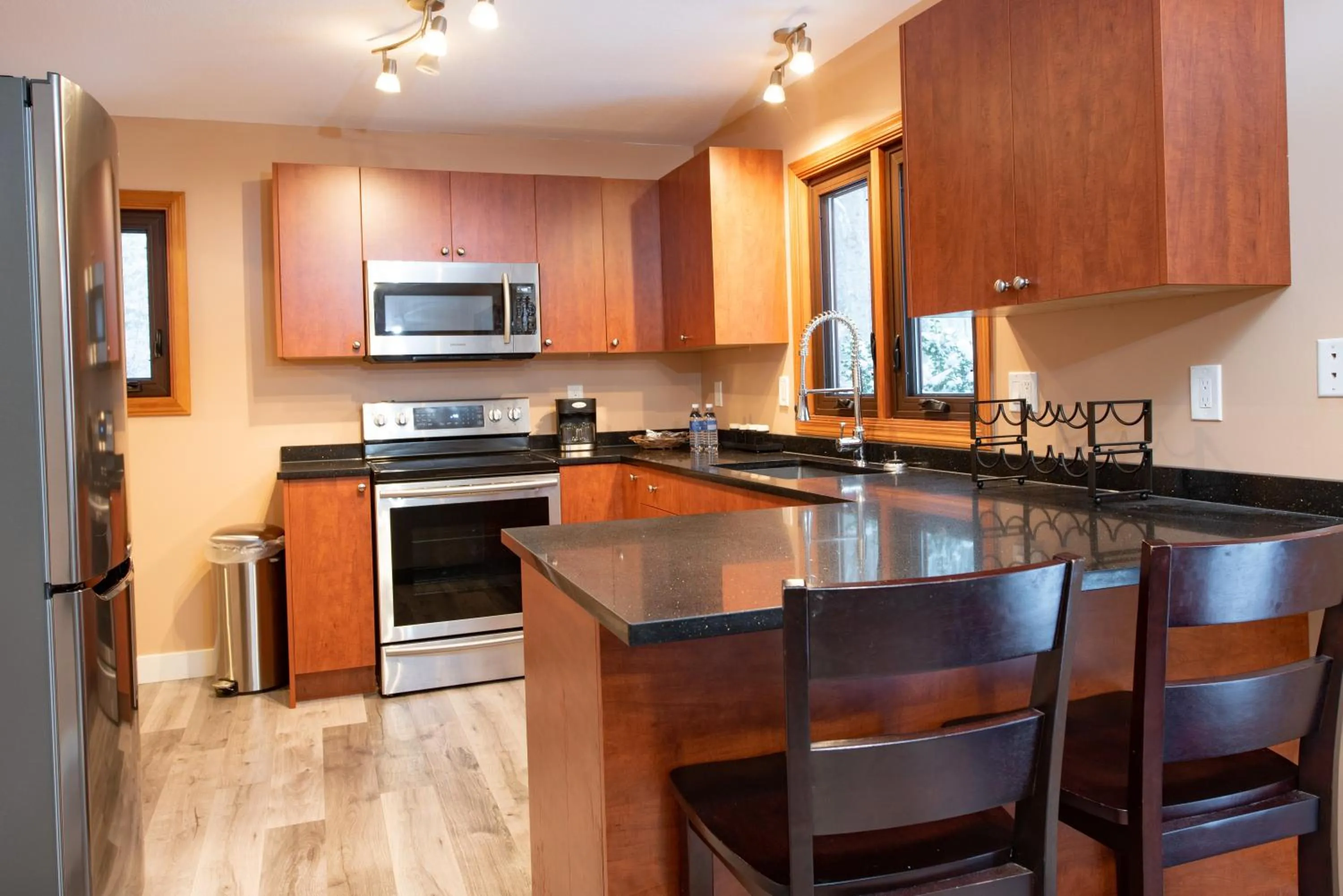 Single House with Three Queen Beds - Non-Smoking in Painter's Lodge, Trademark Collection by Wyndham