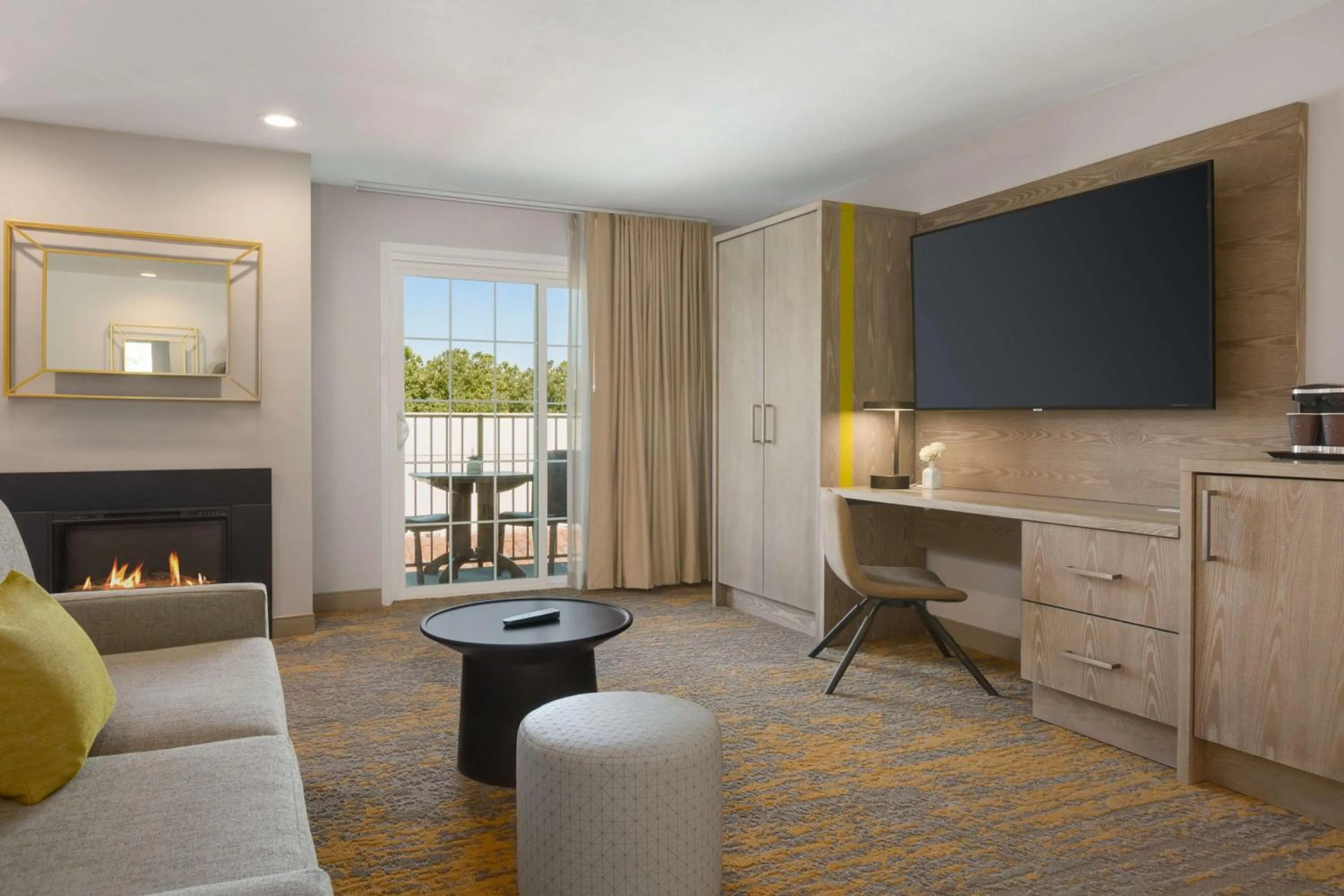 Junior Suite with Balcony in DoubleTree by Hilton Campbell - Pruneyard Plaza