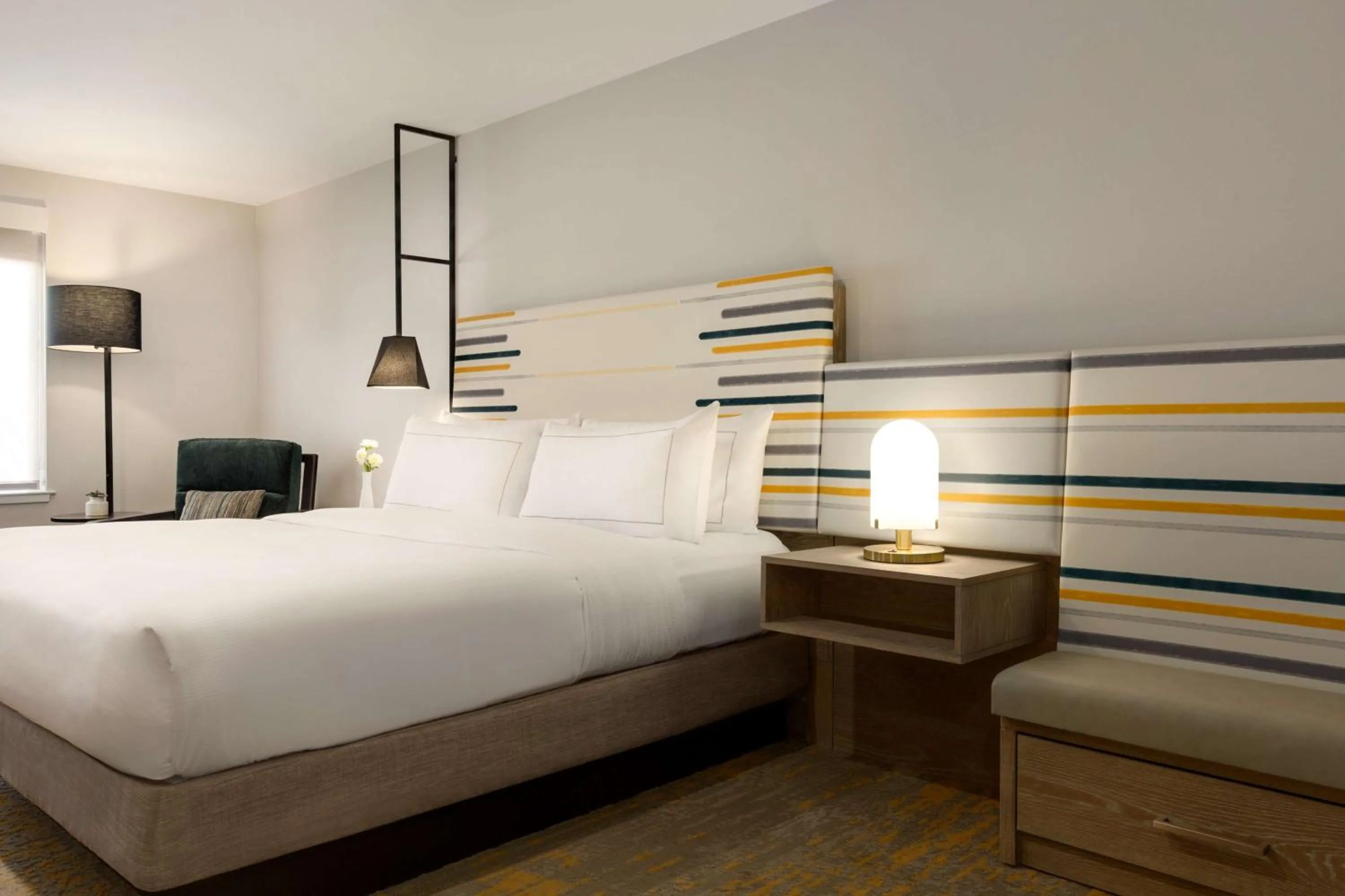 King Room in DoubleTree by Hilton Campbell - Pruneyard Plaza