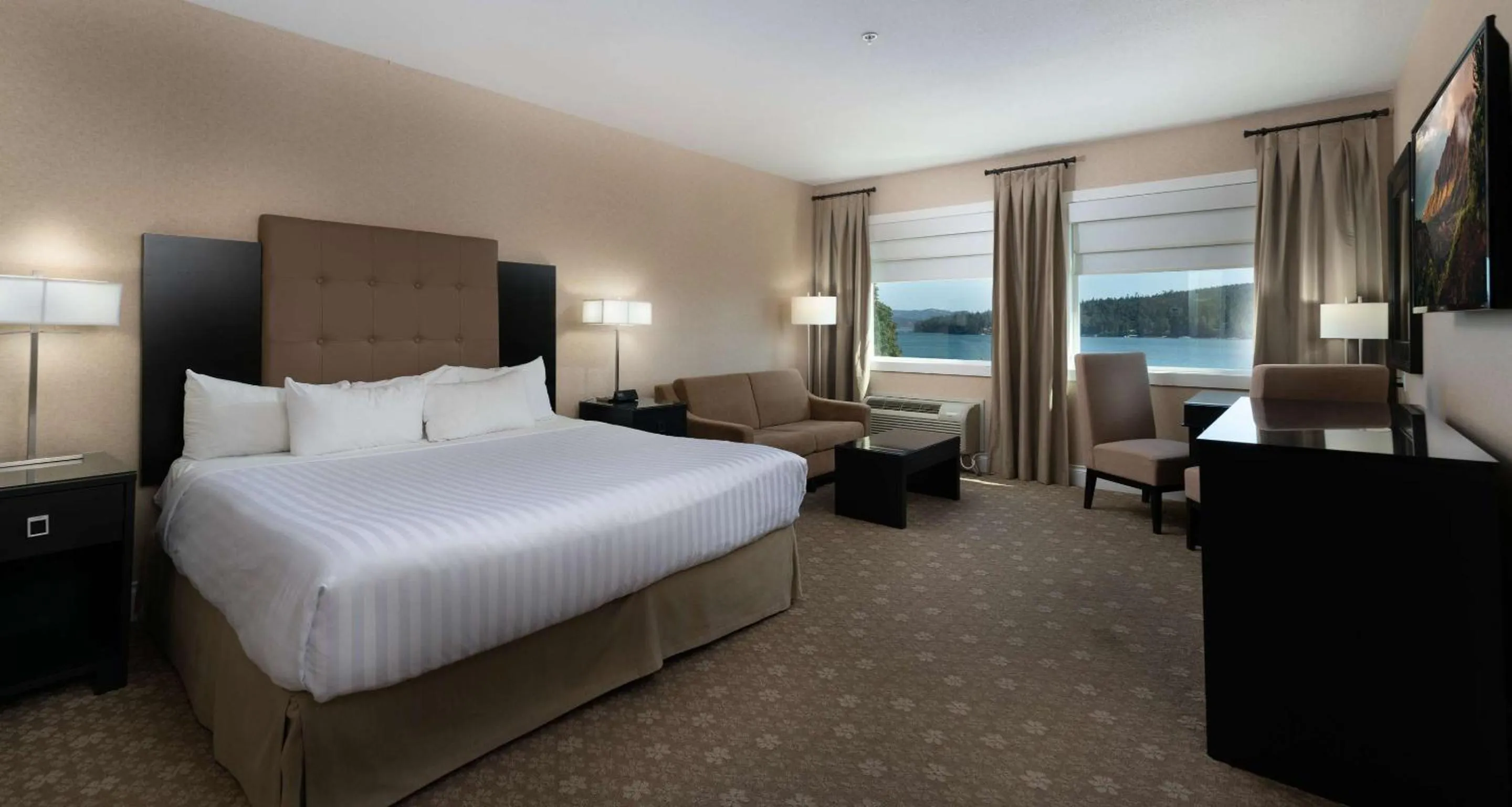 King Room with Sofa Bed and Premium Water View in Prestige Oceanfront Resort, WorldHotels Luxury