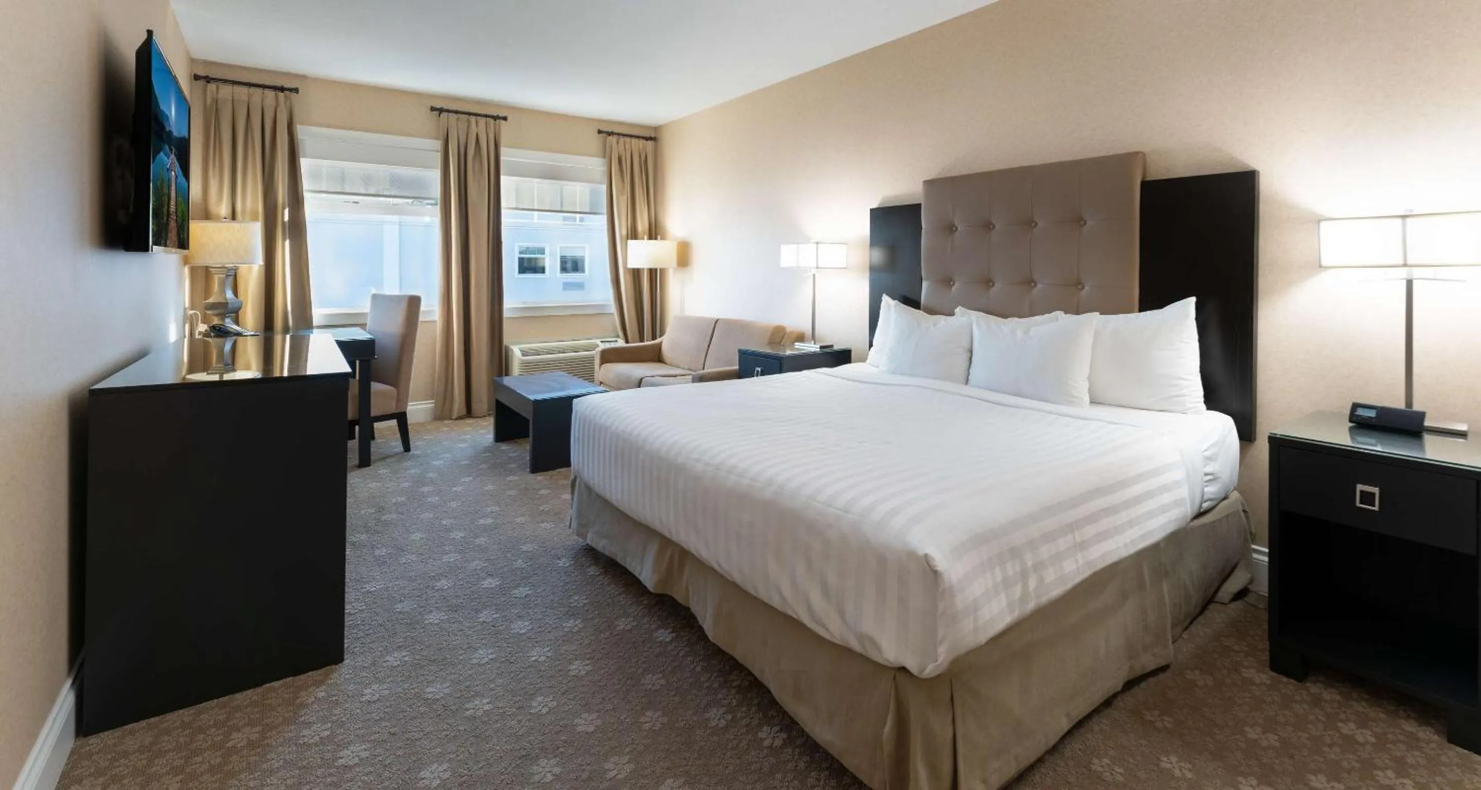 King Room with Sofa Bed and Partial Water View in Prestige Oceanfront Resort, WorldHotels Luxury