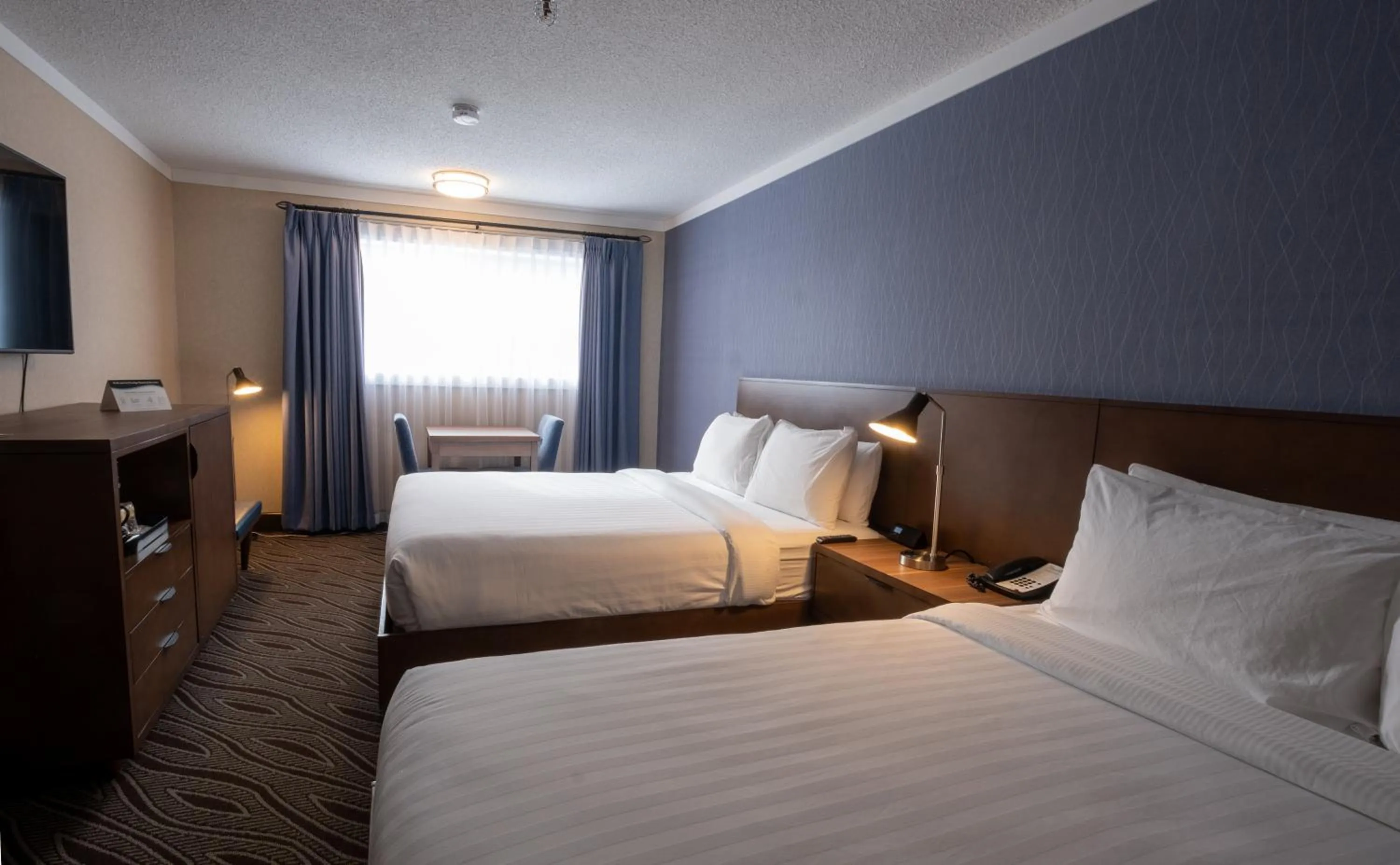 Queen Room with Two Queen Beds and Mountain View in Prestige Mountain Resort Rossland