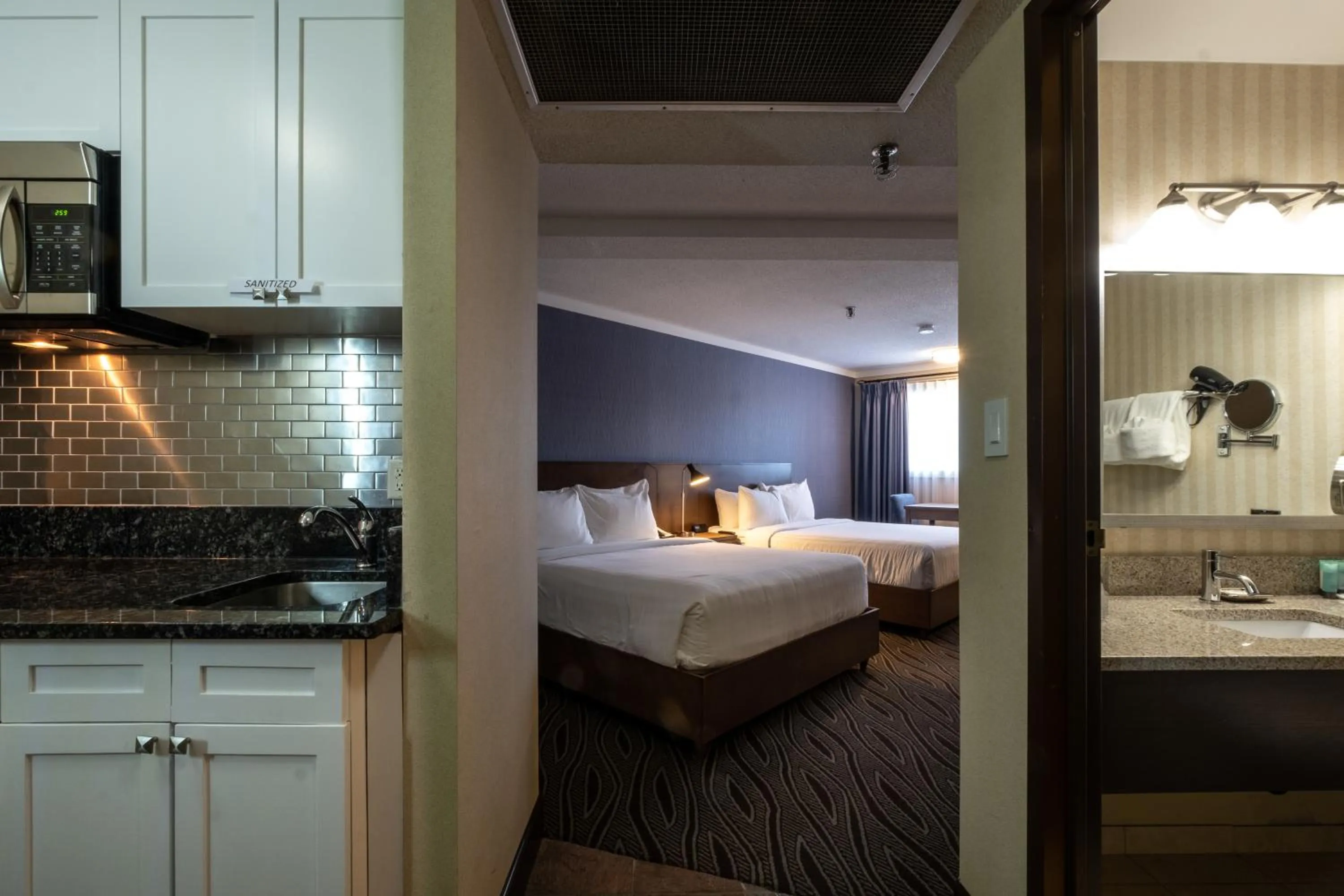 Queen Studio with Two Queen Beds in Prestige Mountain Resort Rossland