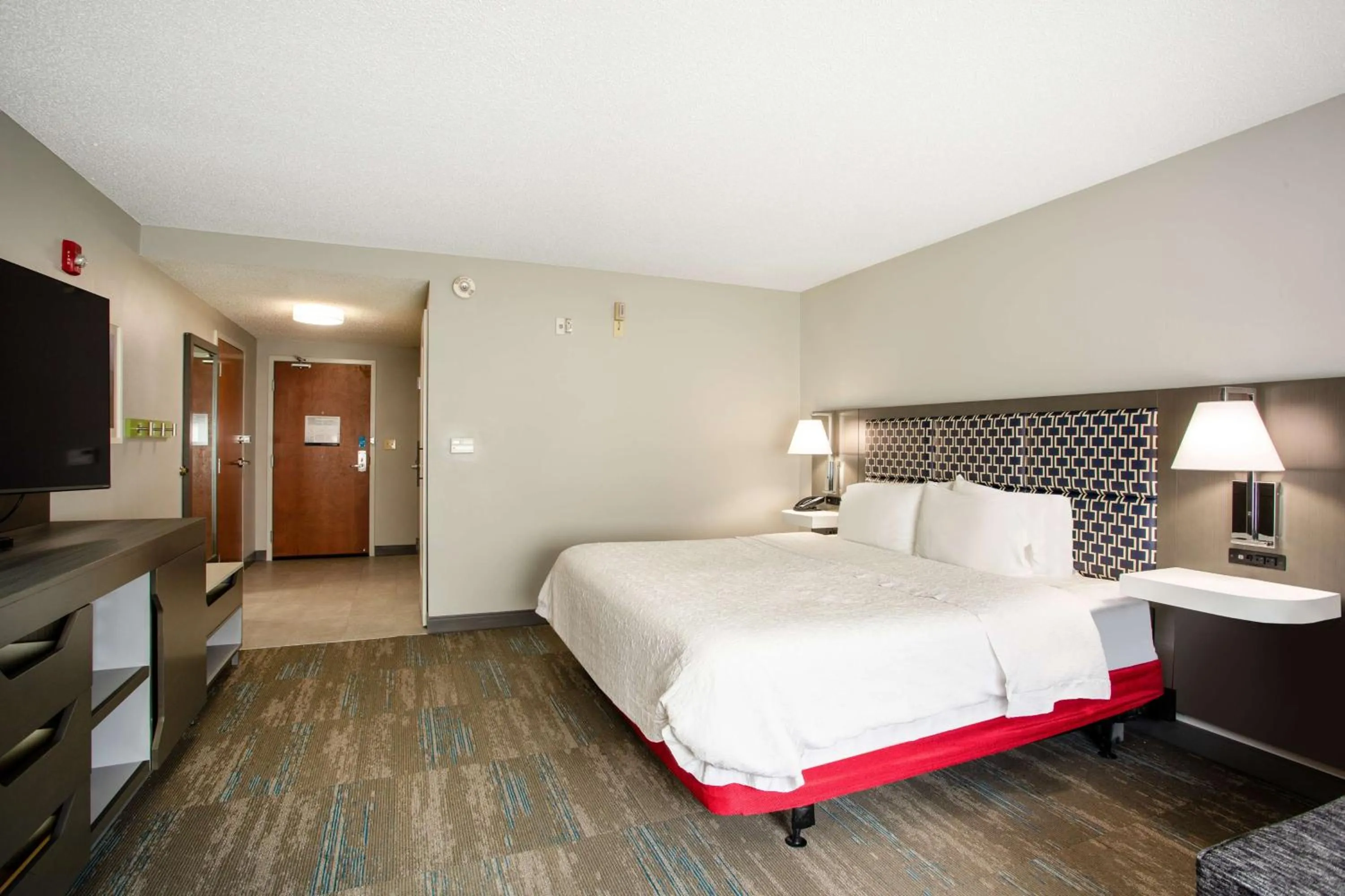 King Room with Accessible Tub - Mobility and Hearing Access/Non-Smoking in Hampton Inn Elkins