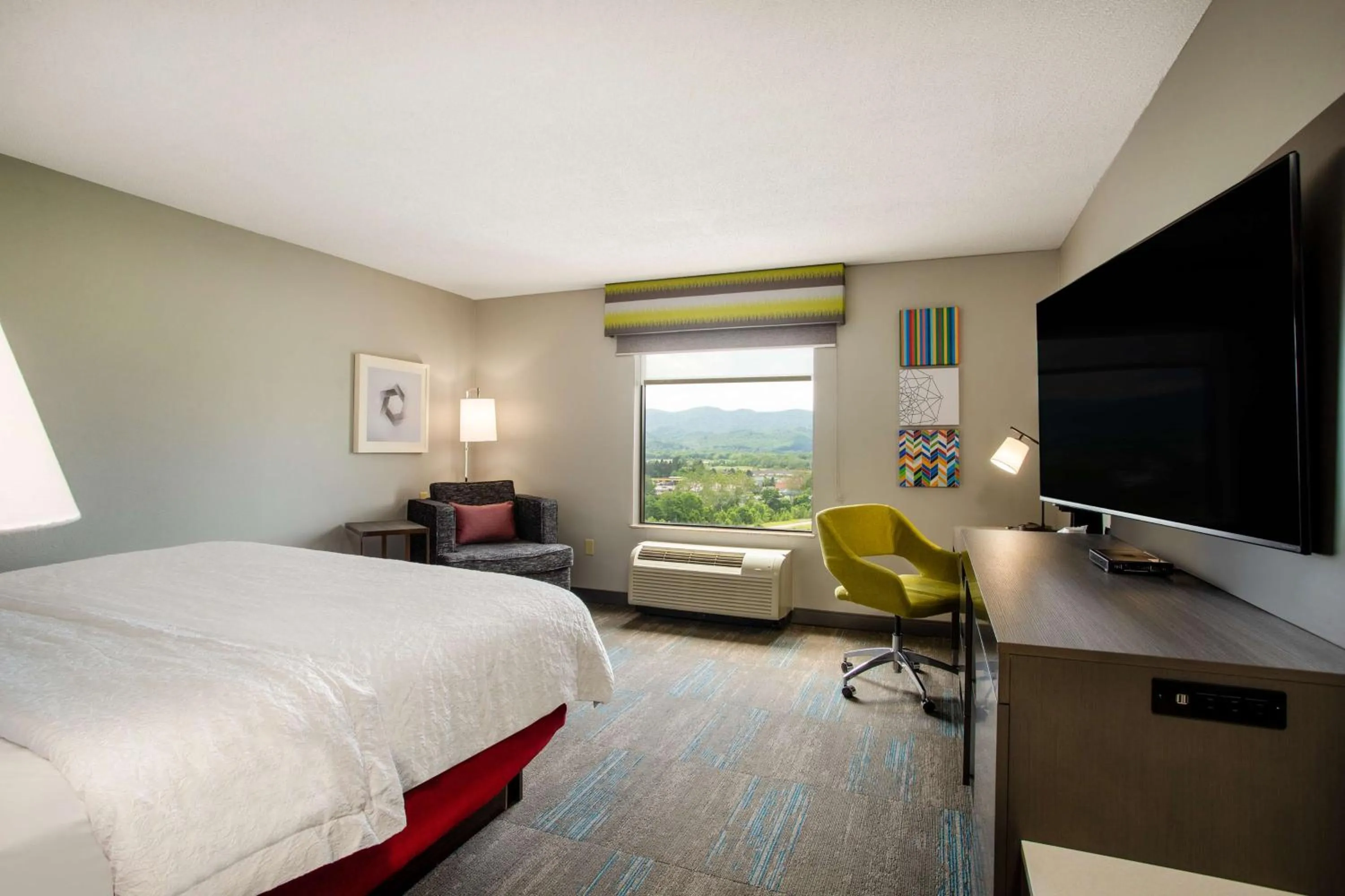 King Room with King Bed - Non-Smoking in Hampton Inn Elkins