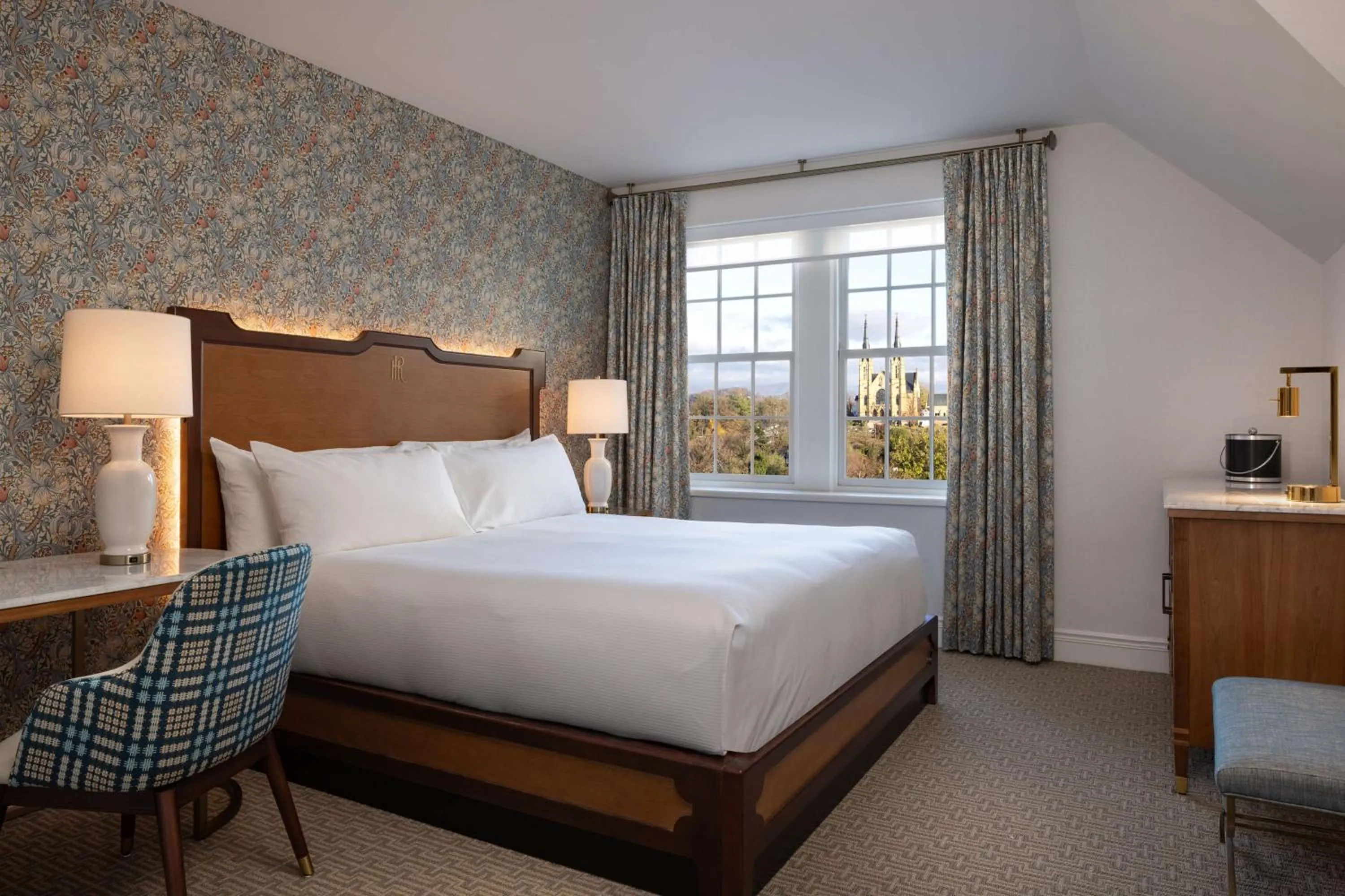 Junior King Suite with Seating Area in Hotel Roanoke & Conference Center, Curio Collection by Hilton