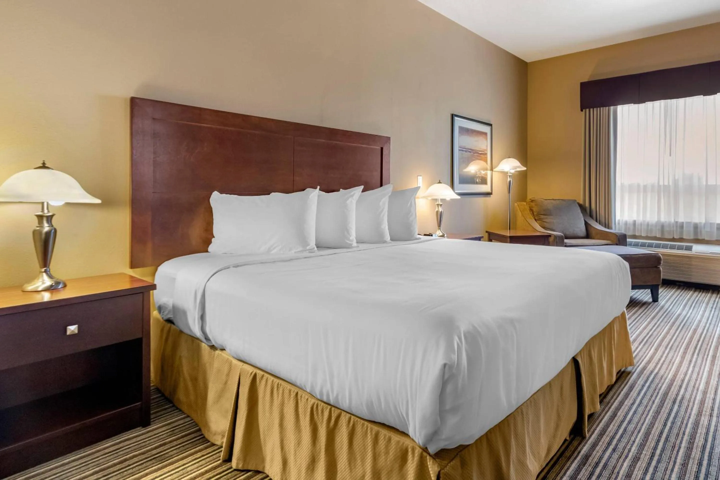 Bedroom, Bed in Quality Inn & Suites