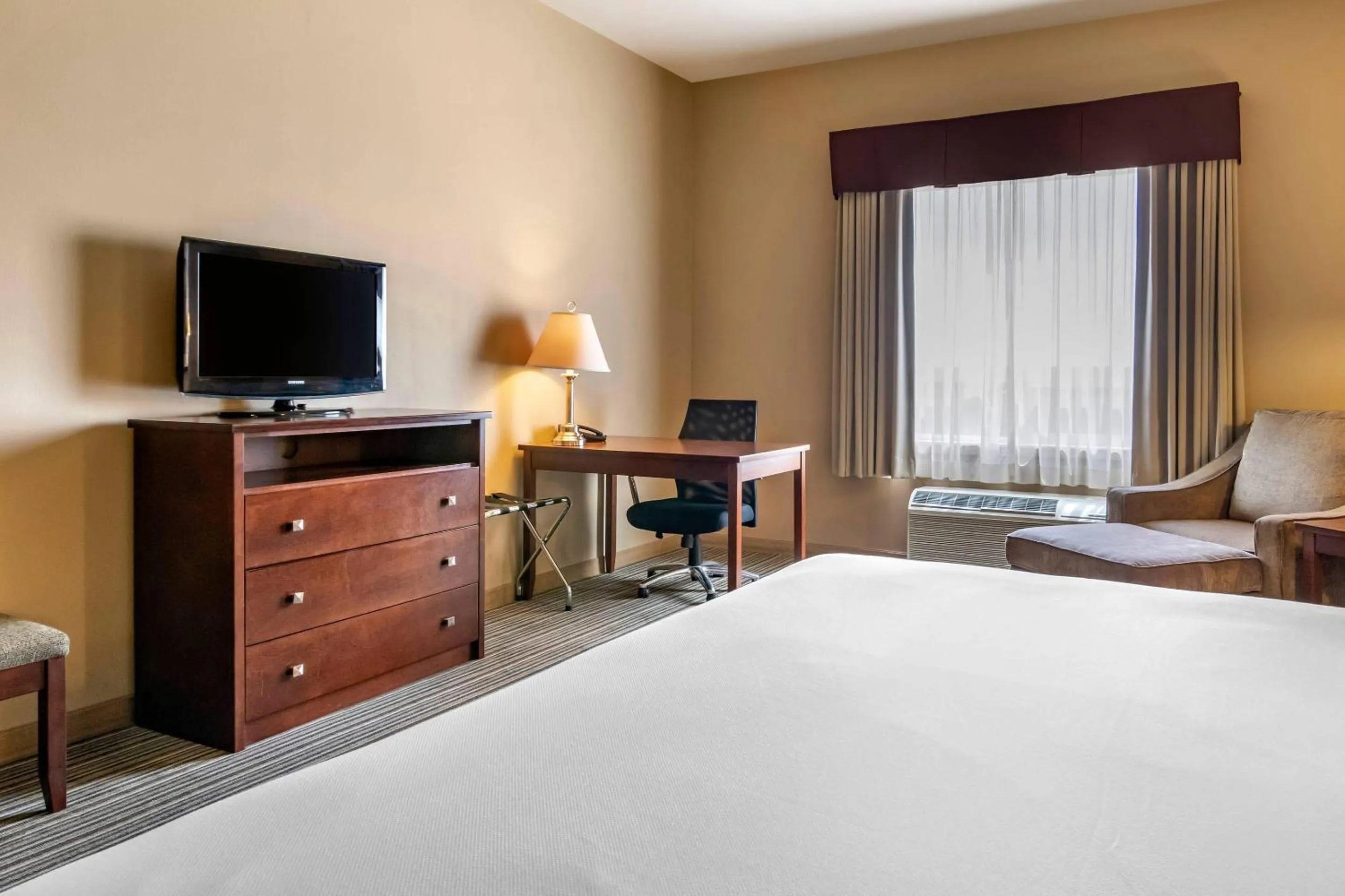 Bedroom, Bed in Quality Inn & Suites