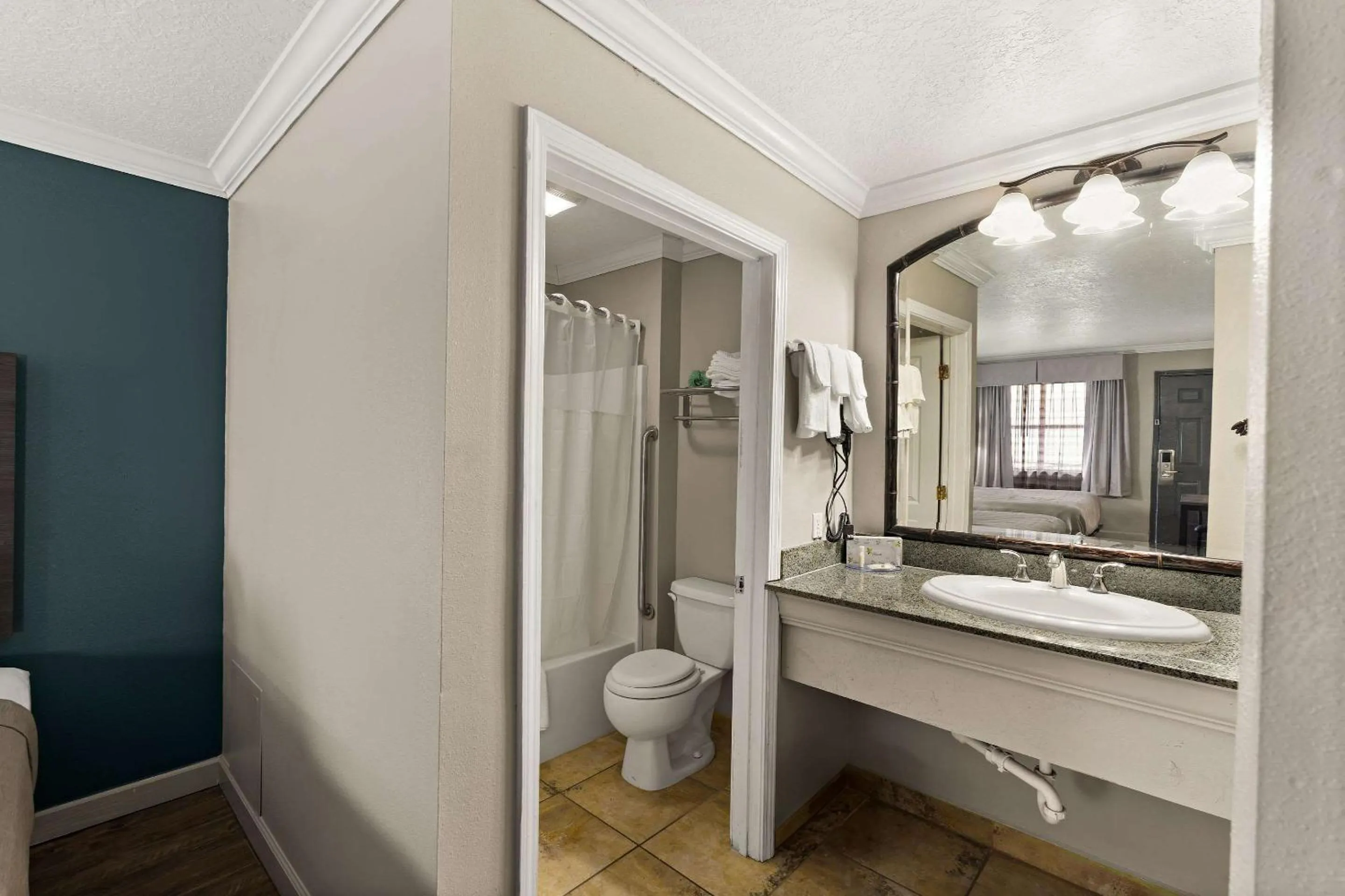 Bedroom in Quality Inn Ocean Springs - Biloxi East