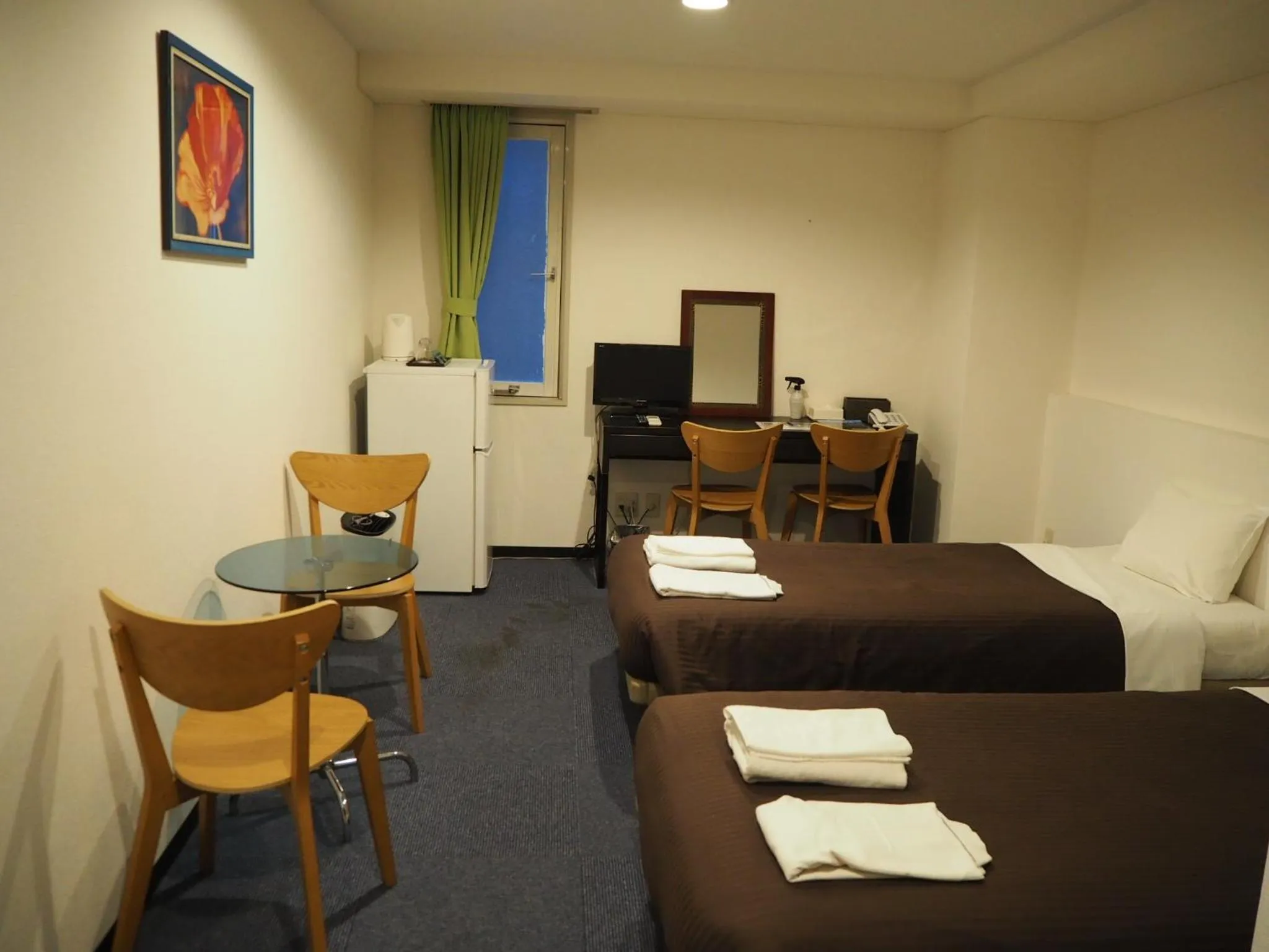 Standard Twin Room in Grampus Inn Osaka Namba