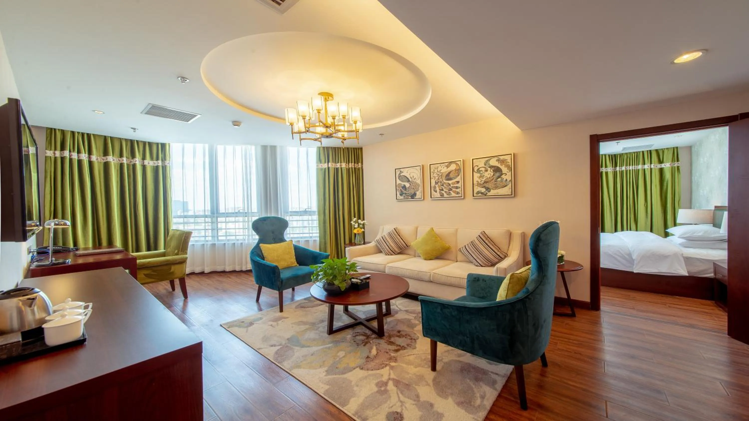 Living room, Bed in Beijing Sunflower Hotel--Beijing Universal Studios Resort