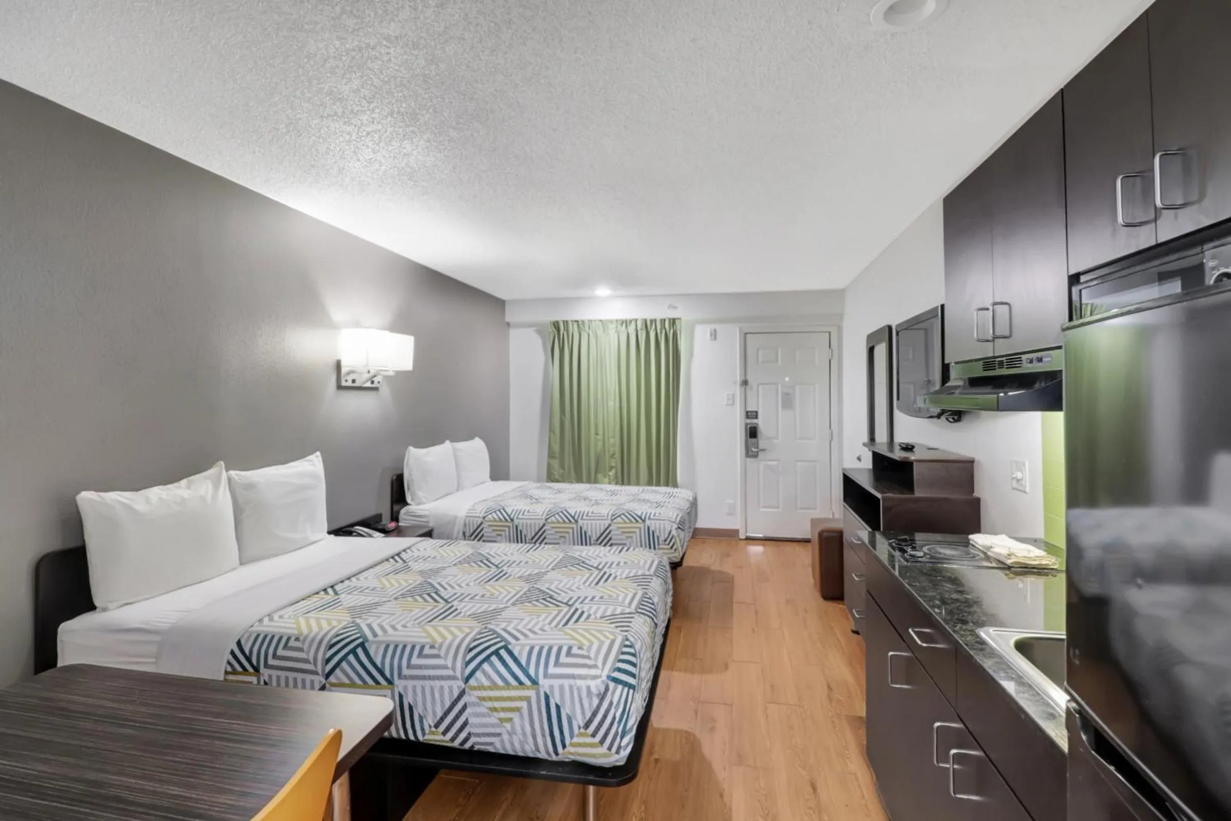 Quadruple Room - Disability Access - Roll in Shower in Studio 6-Bryan, TX - University Area