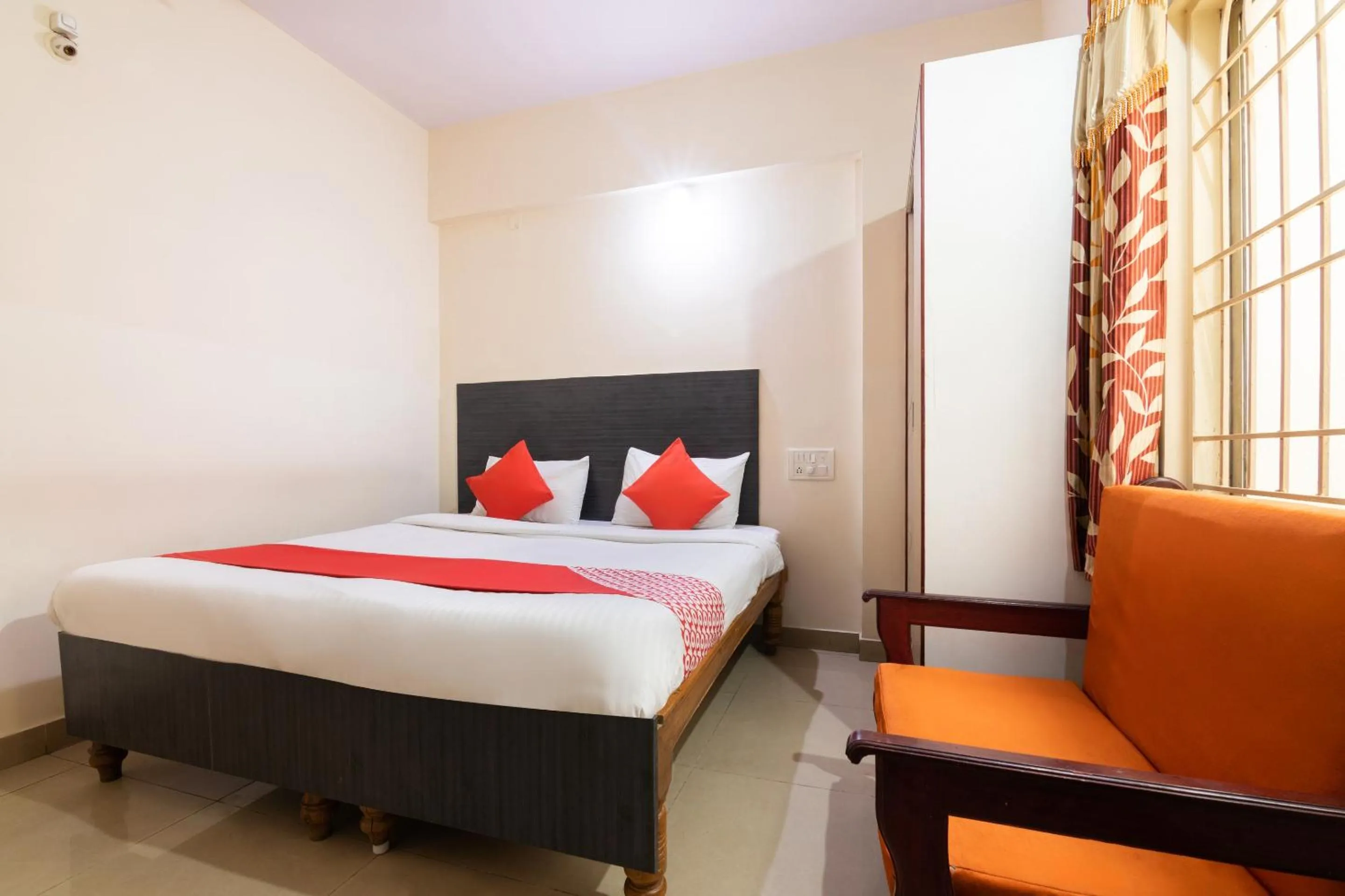 Classic Triple Room - single occupancy in Hotel O Rajmahal Boarding & Lodging