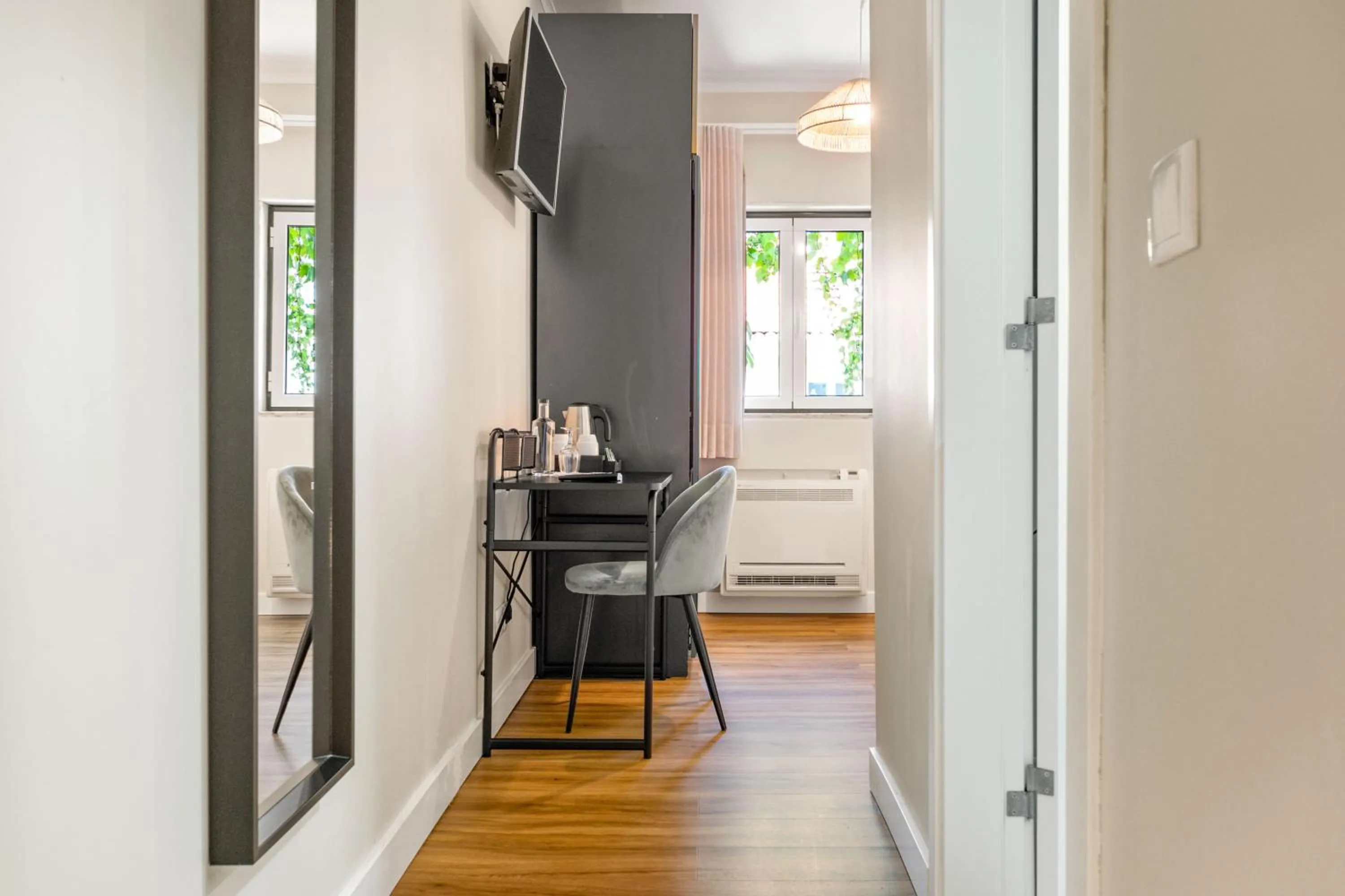 Family Room in Casa do Patio by Shiadu