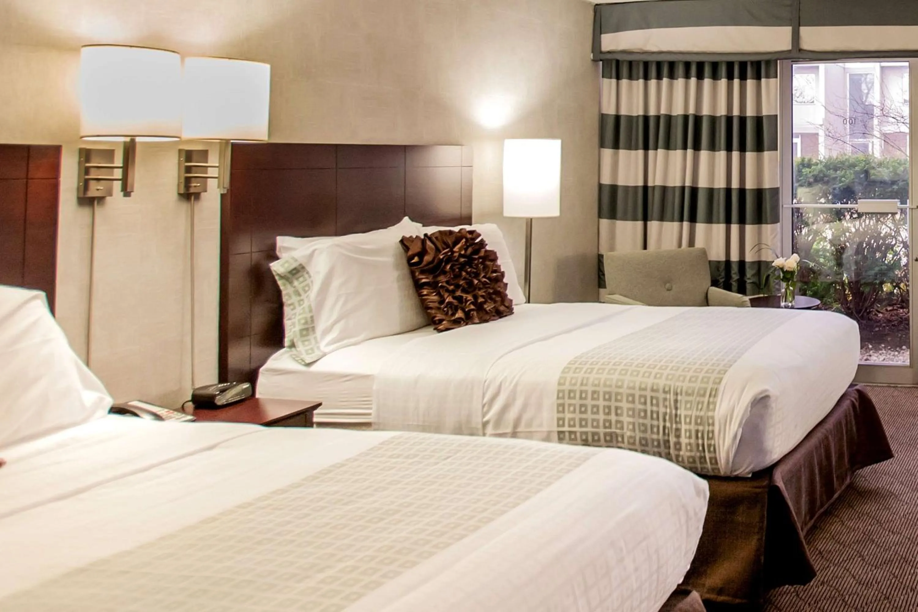 Queen Room - Disability Access in Somerset Inn Troy