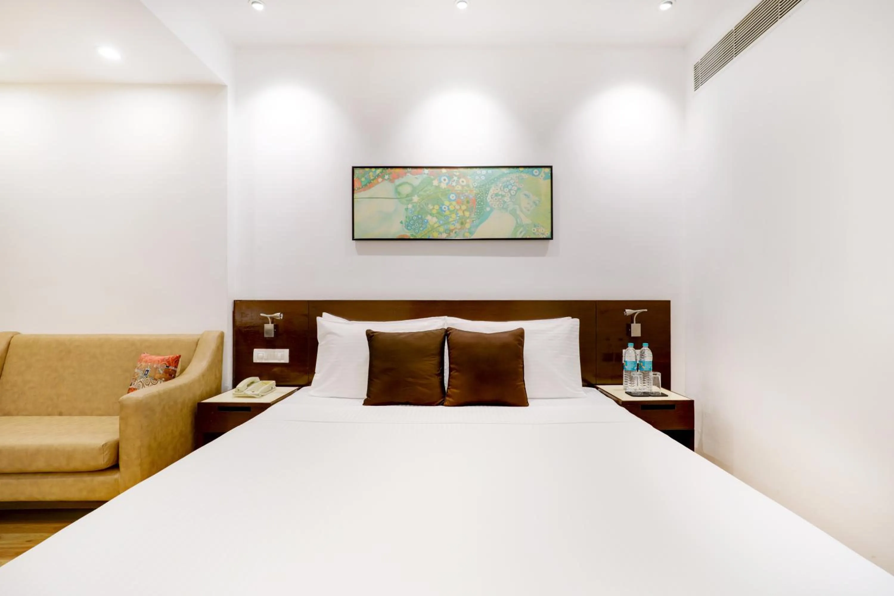 Superior Room with 15% Off on F&B, 02 pcs laundry, High tea with snacks, Happy Hours 1+1 IMFL, 02 Glass of Beer OR 2 - single occupancy - 30ml IMFL liquor & Late Check-Out by 02 hours Subject to availability in Lemon Tree Premier 1, Gurugram