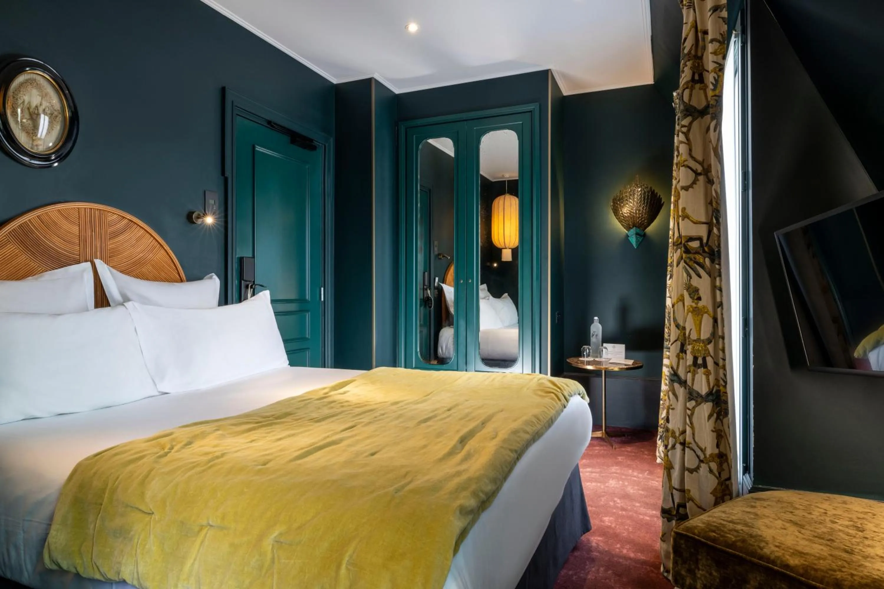 Boudoir room with pool access in Hôtel Monte Cristo