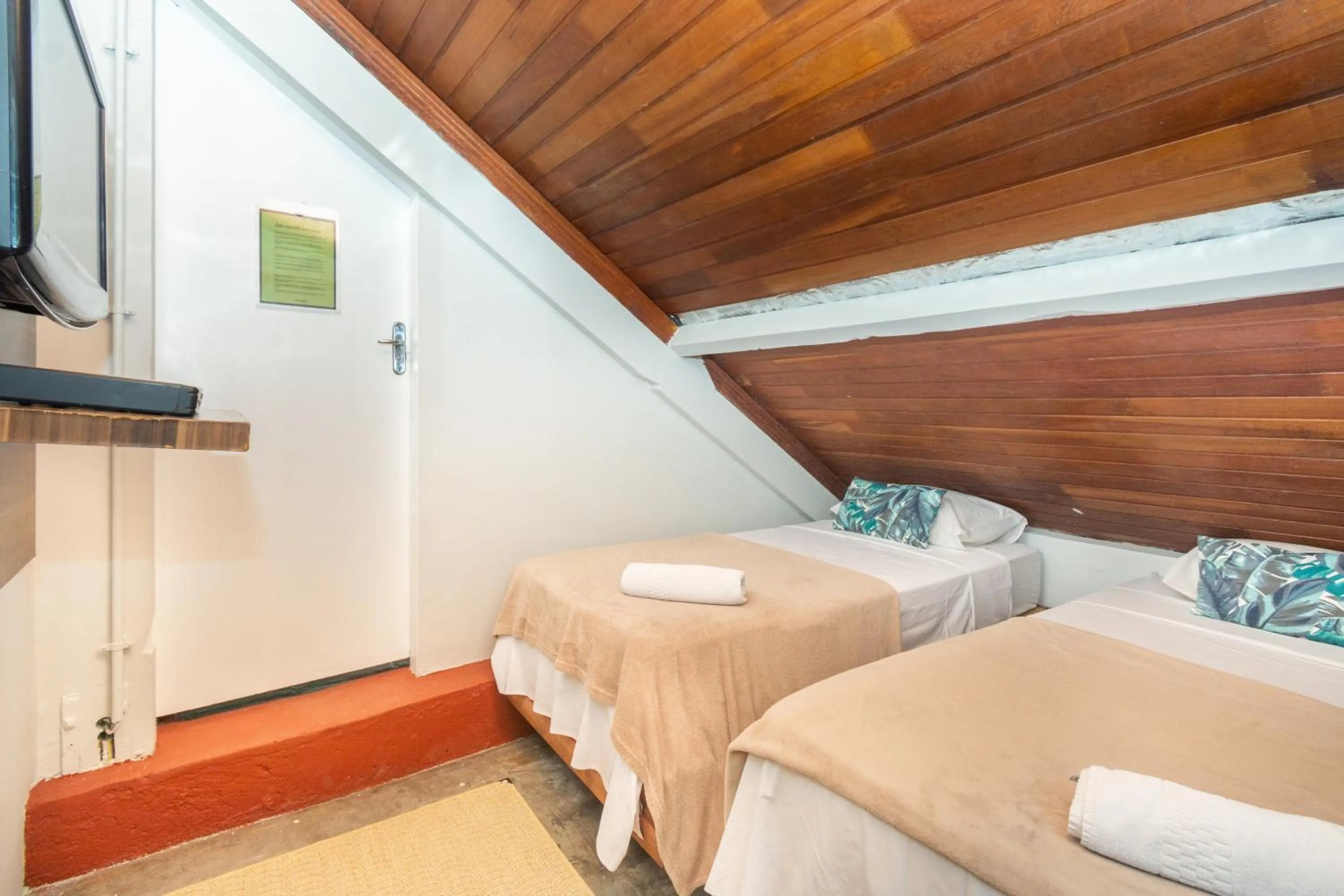 Standard Twin Room with Shared Bathroom in Bamboo Rio Hostel