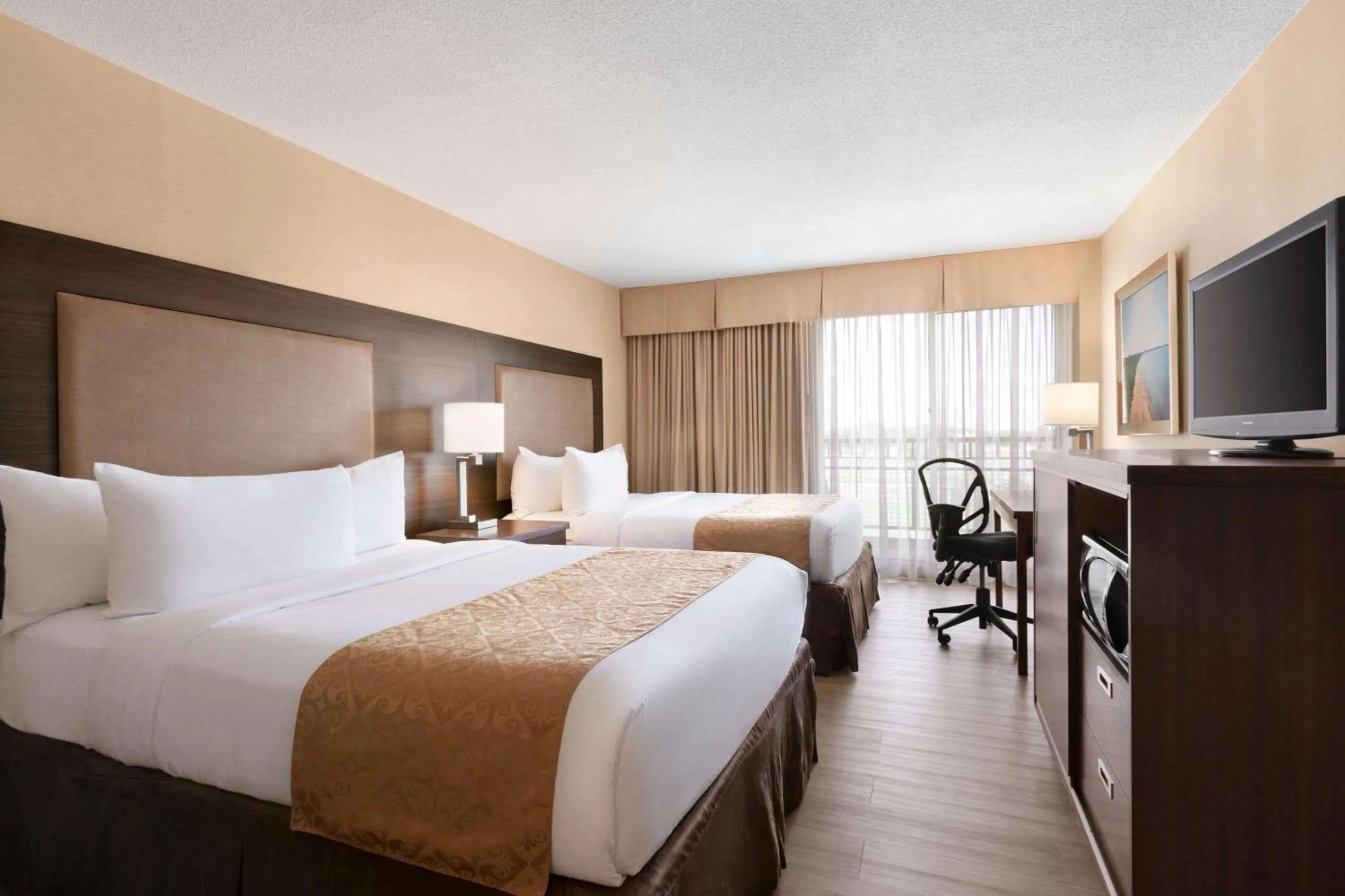 Queen Room with Two Queen Beds and City View - Non-Smoking in Ramada by Wyndham Belleville Harbourview Conference Center