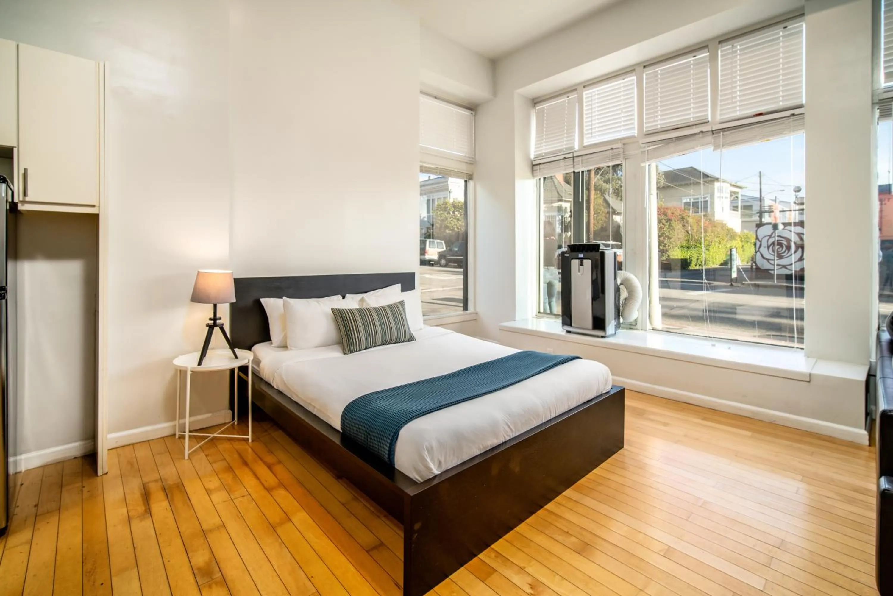 Deluxe Suite with Partial Ocean View  in AIR Venice on the Beach