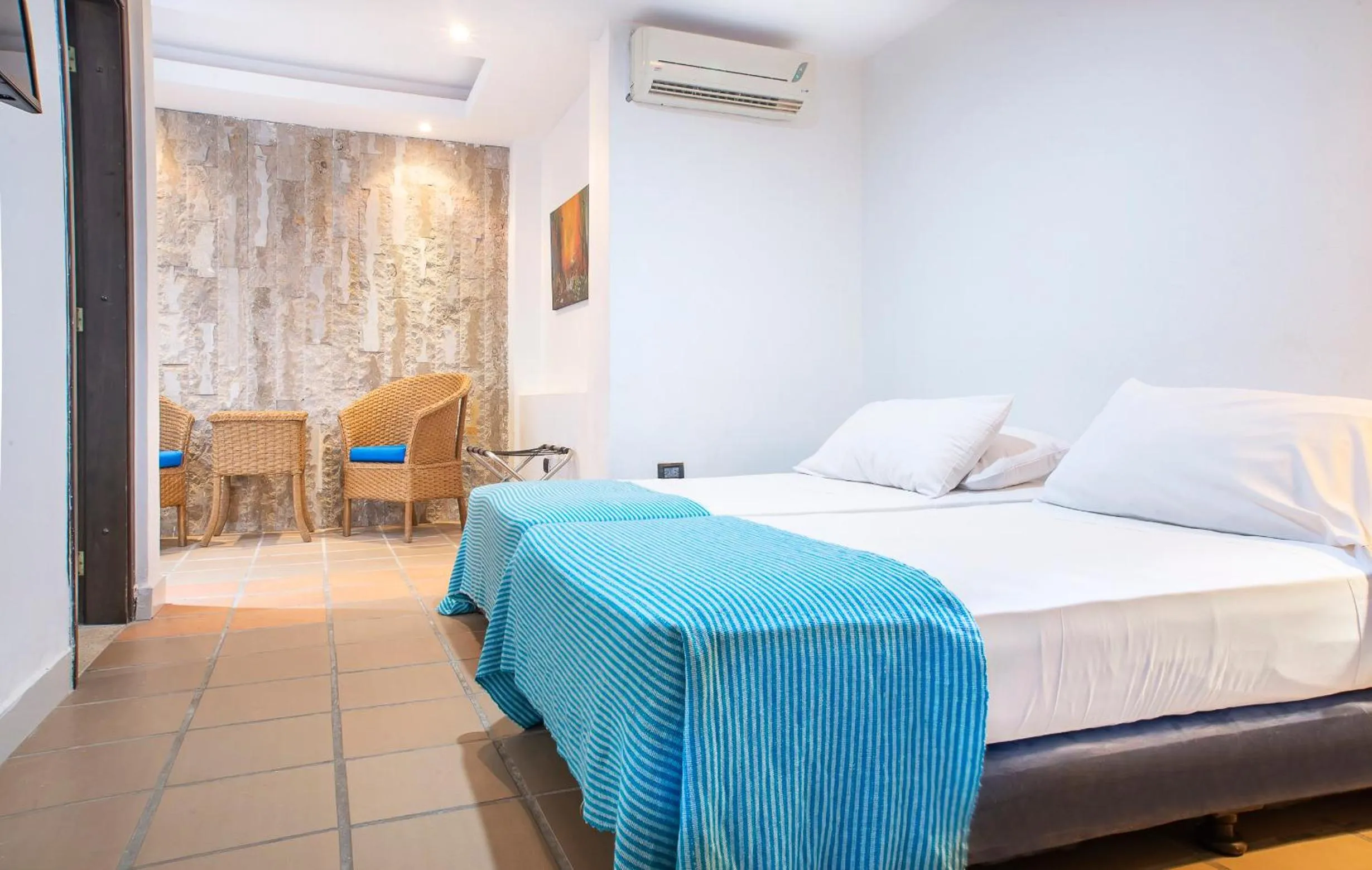 Twin Room in Hotel Santorini Express y Cabañas