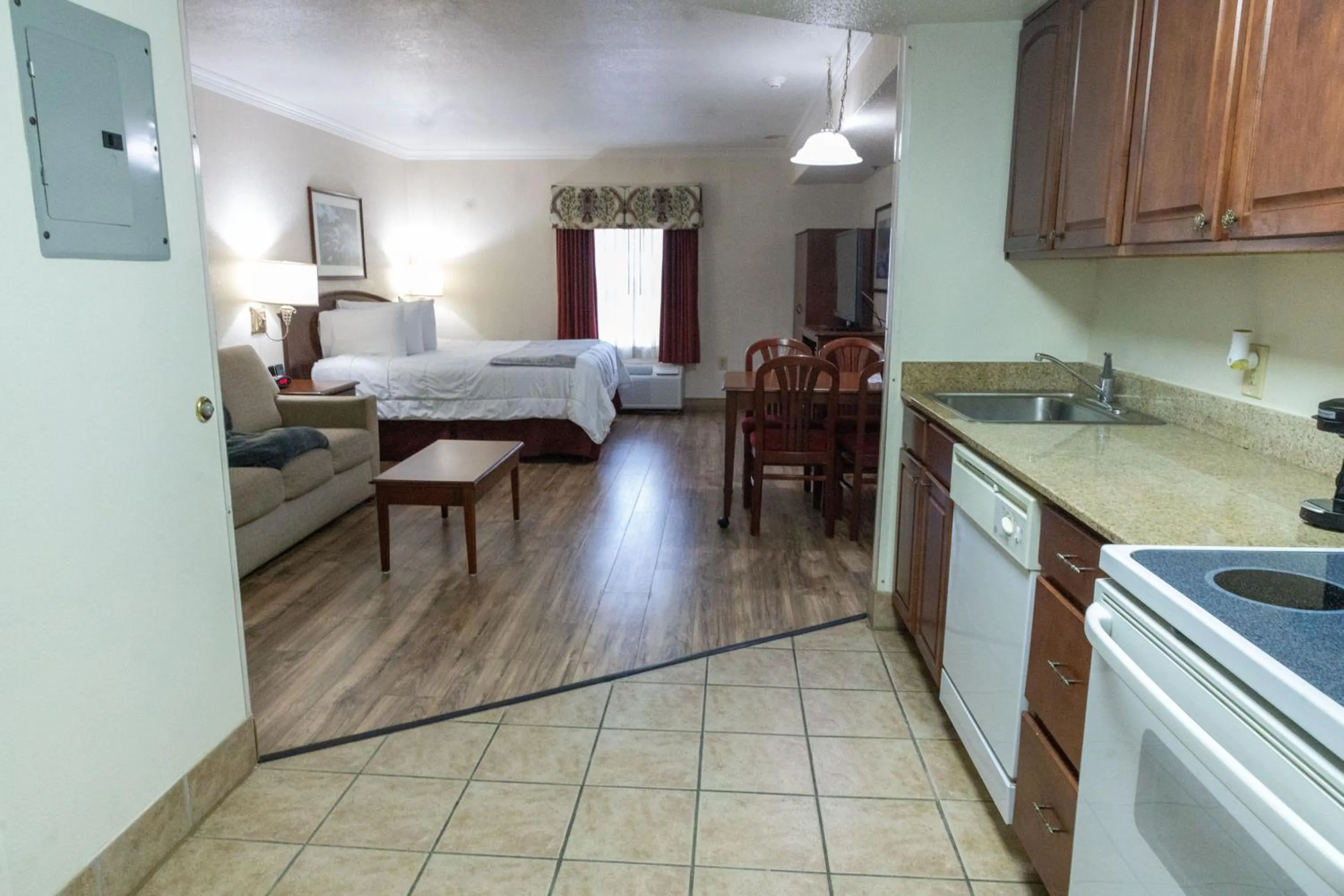 Deluxe King Studio in Homestead Lodge Apart Hotel