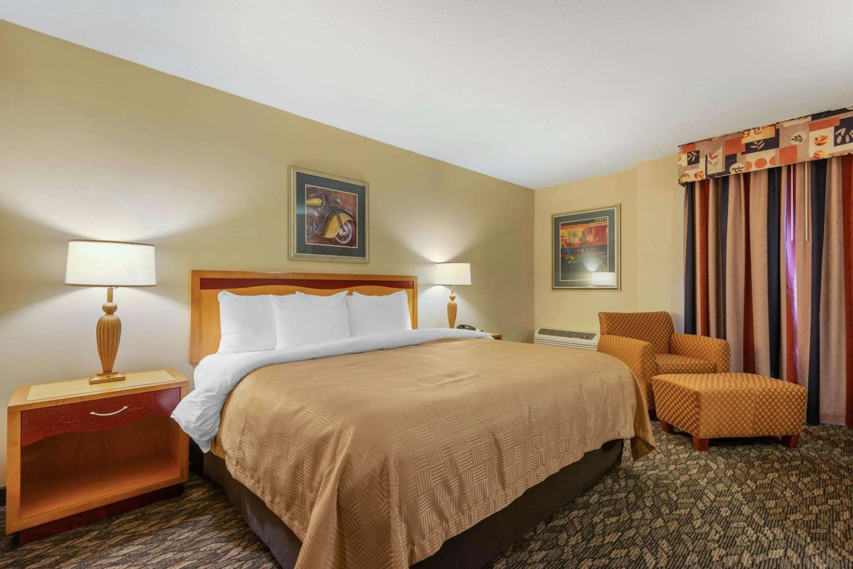 King Room - Non-Smoking in Clarion Inn Ormond Beach at Destination Daytona