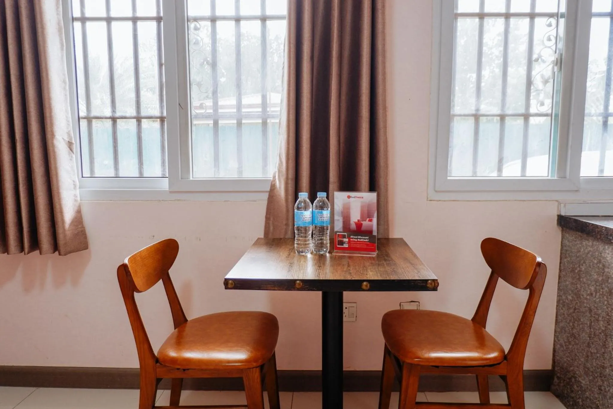 Two-Bedroom Suite in RedDoorz Plus near Camella La Brisa Lapulapu