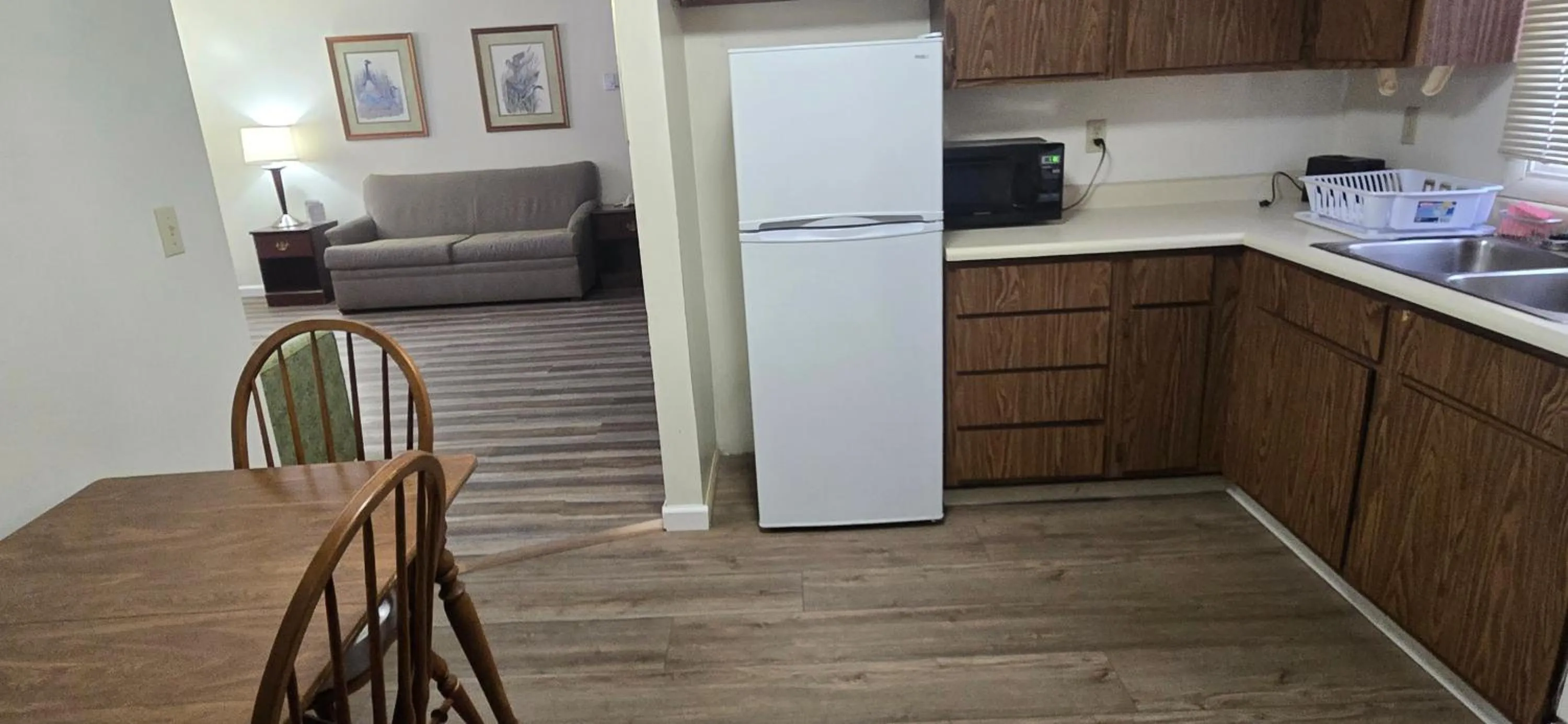 One Bedroom Suite - Non-Smoking in Red Carpet Inn Pulaski