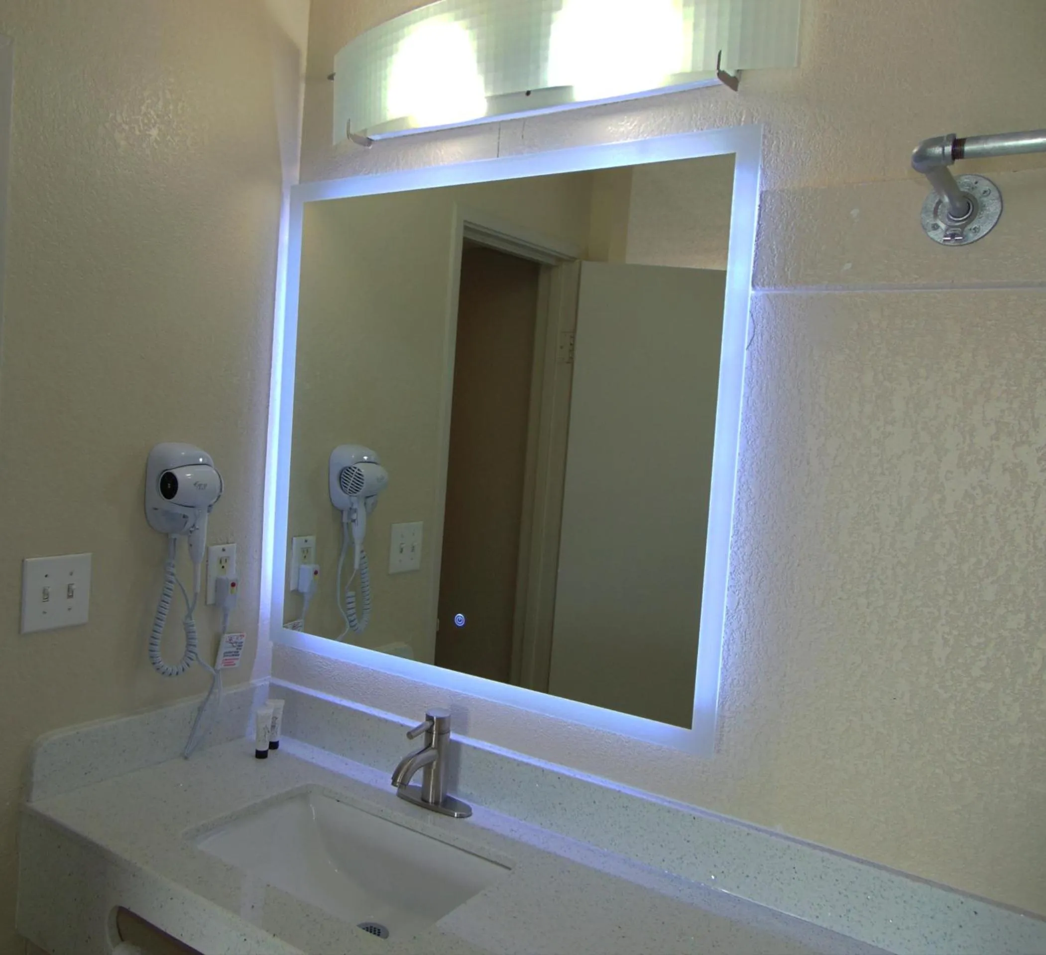 King Room Non Smoking in Somatel Nashville Airport