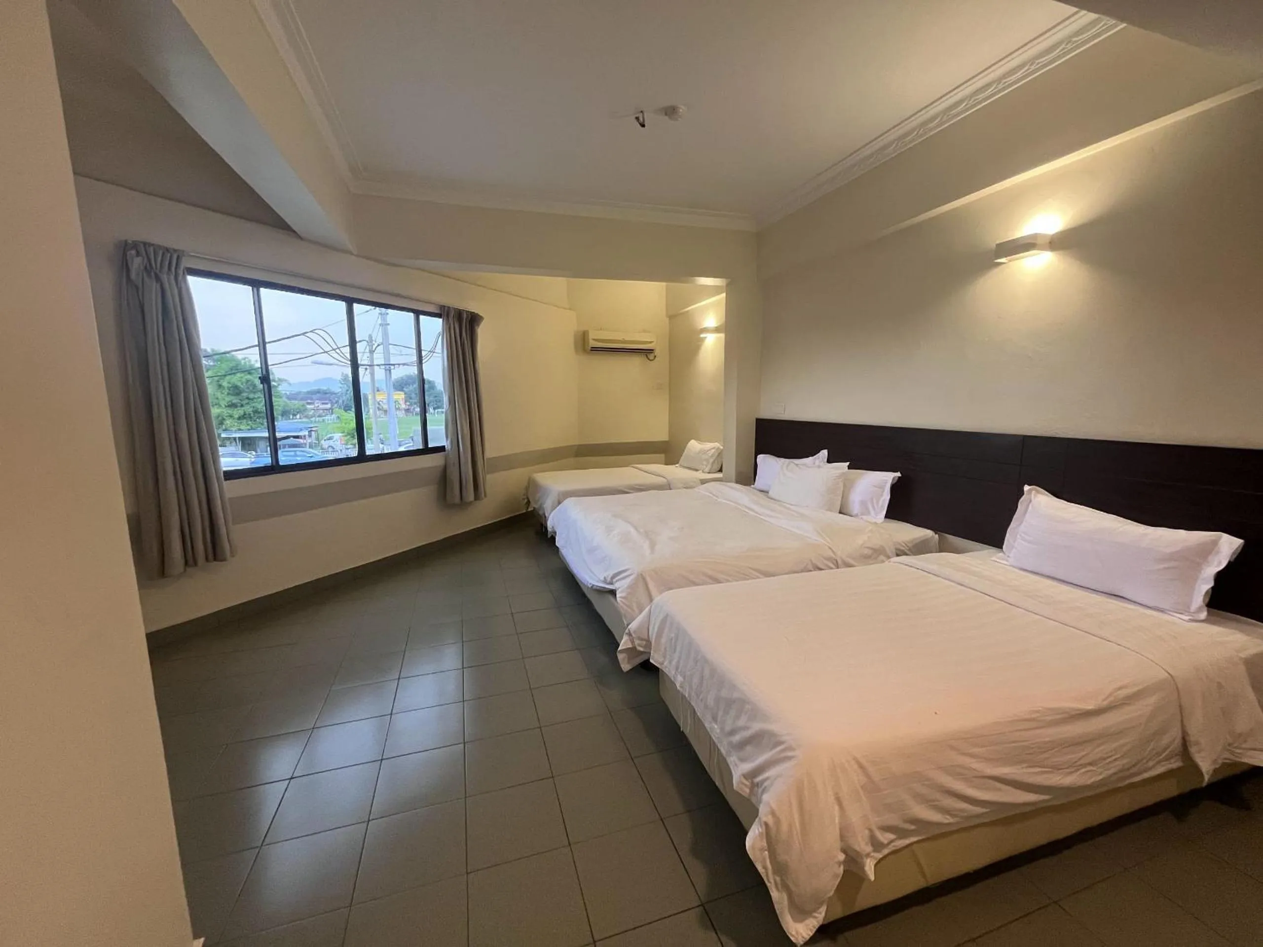 Family Room with Bathroom in Hotel Sitiawan