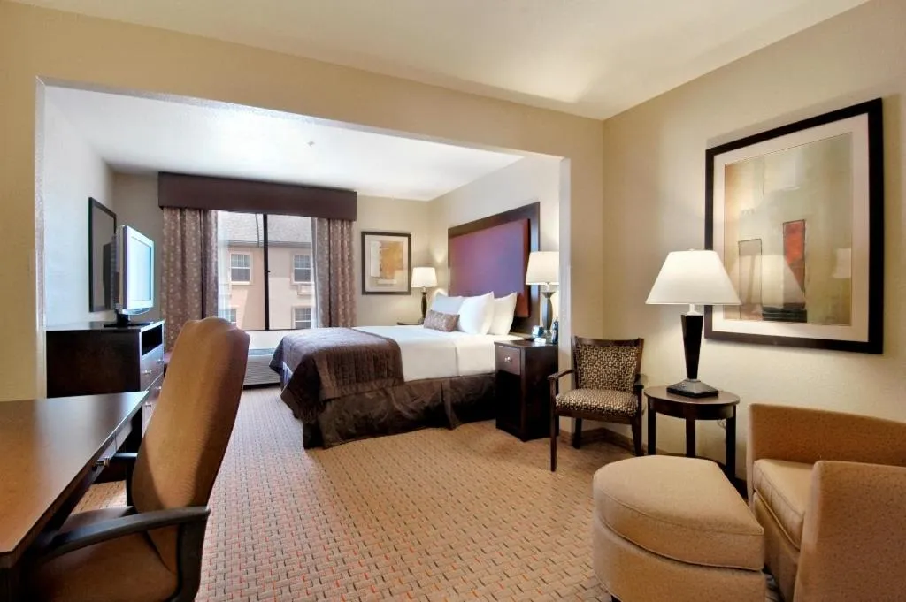 King Suite - Disability Access - Non-Smoking in Wingate by Wyndham Yuma