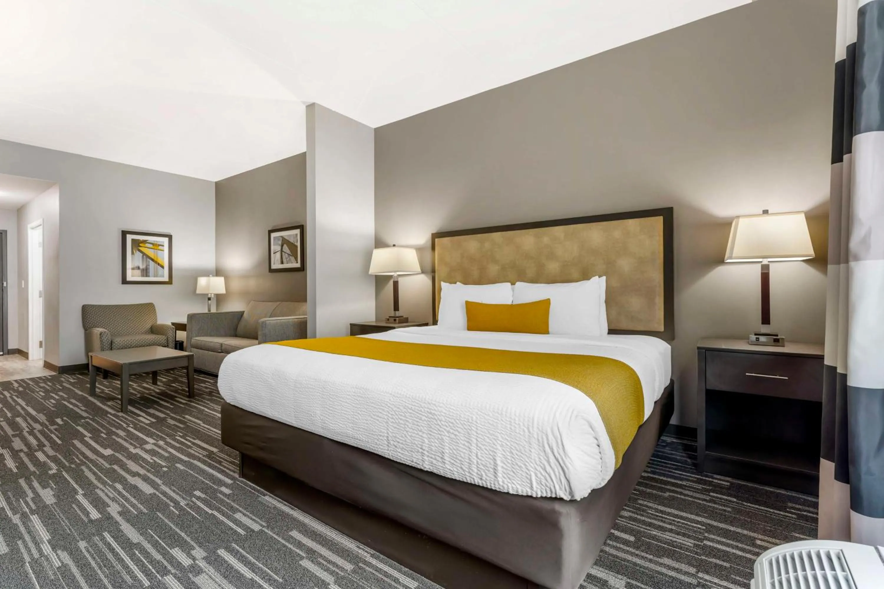 King Suite in Best Western Plus Cranberry-Pittsburgh North