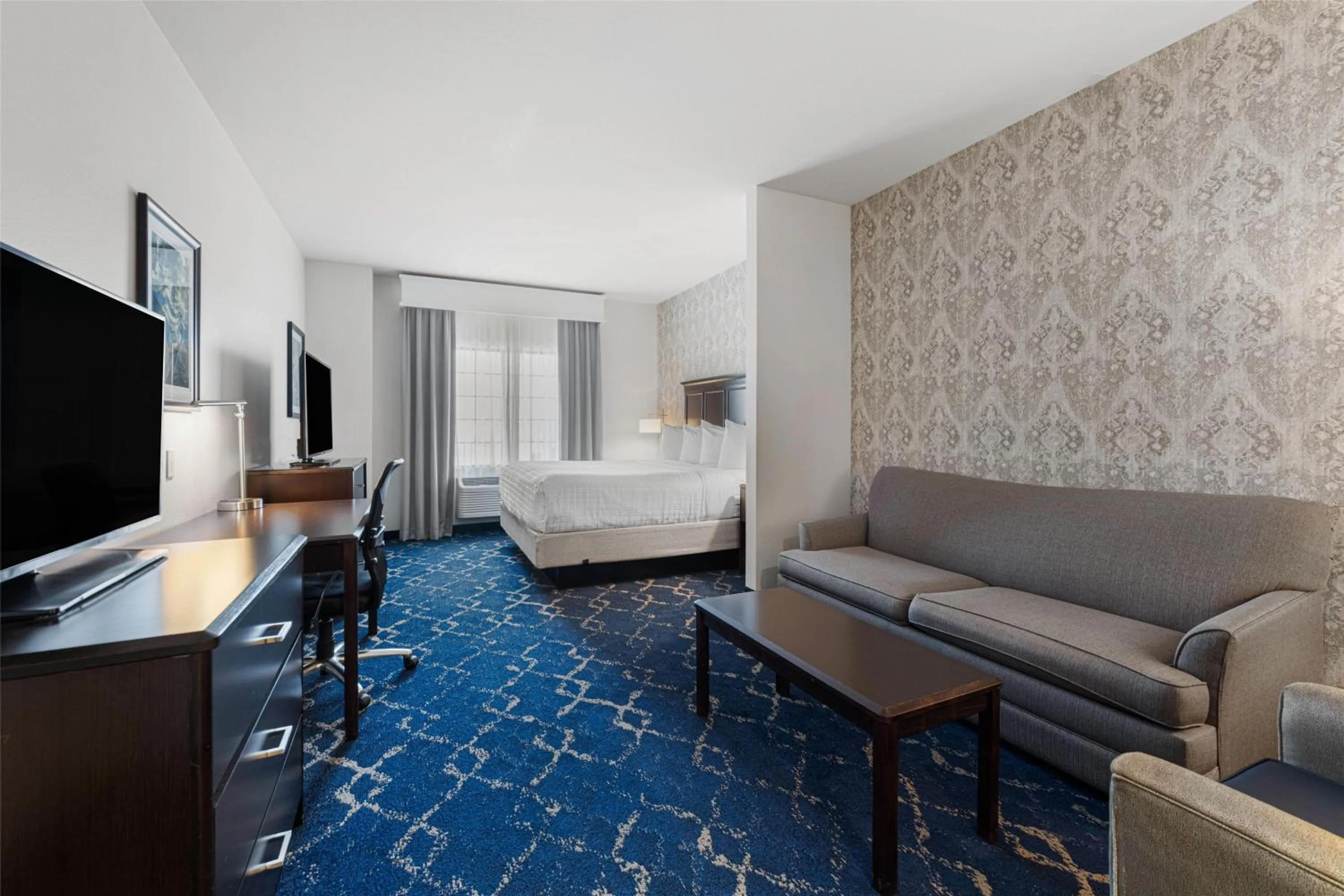 King Suite in Best Western Plus New Richmond Inn & Suites