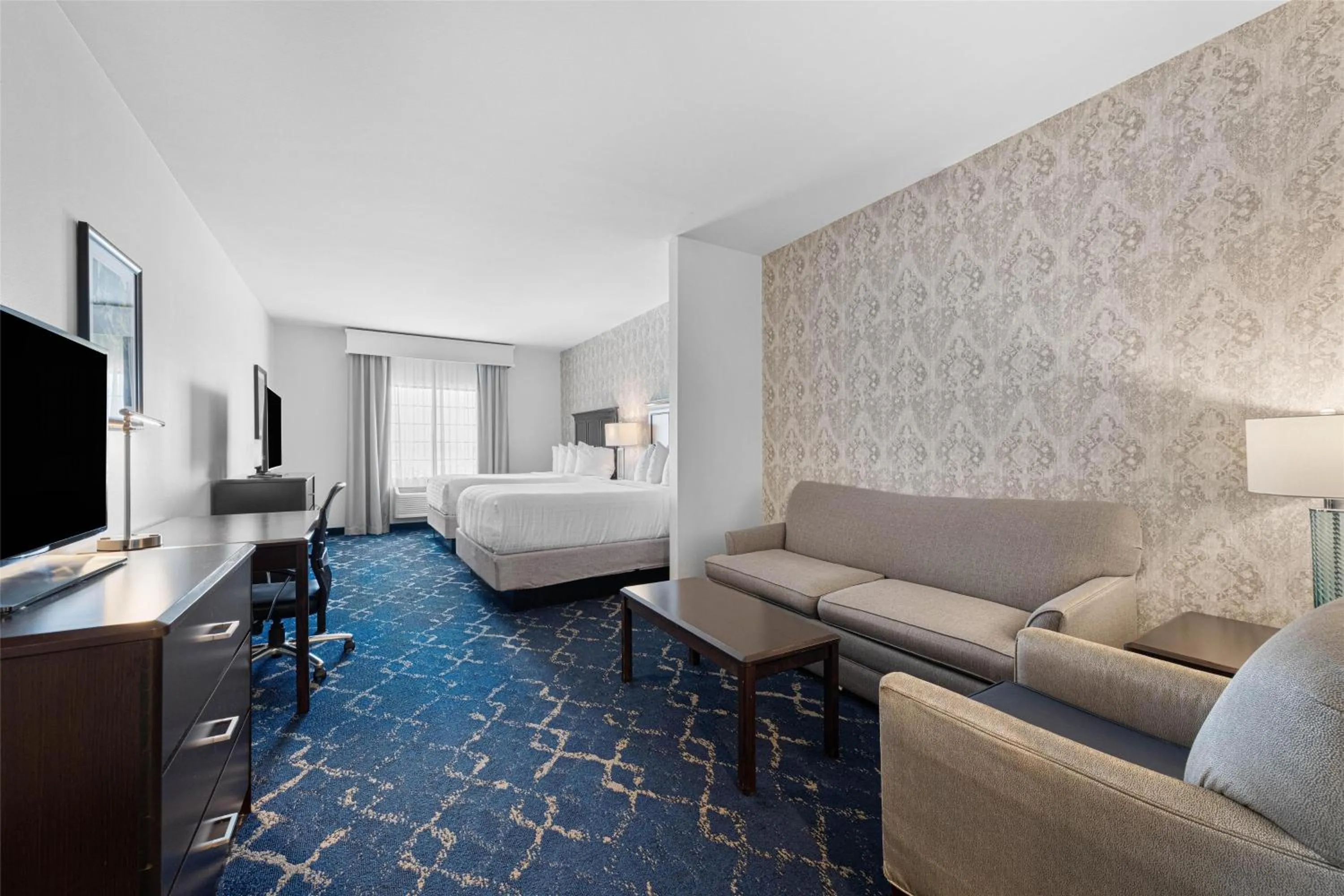 Queen Suite with Two Queen Beds with Sofa Bed in Best Western Plus New Richmond Inn & Suites