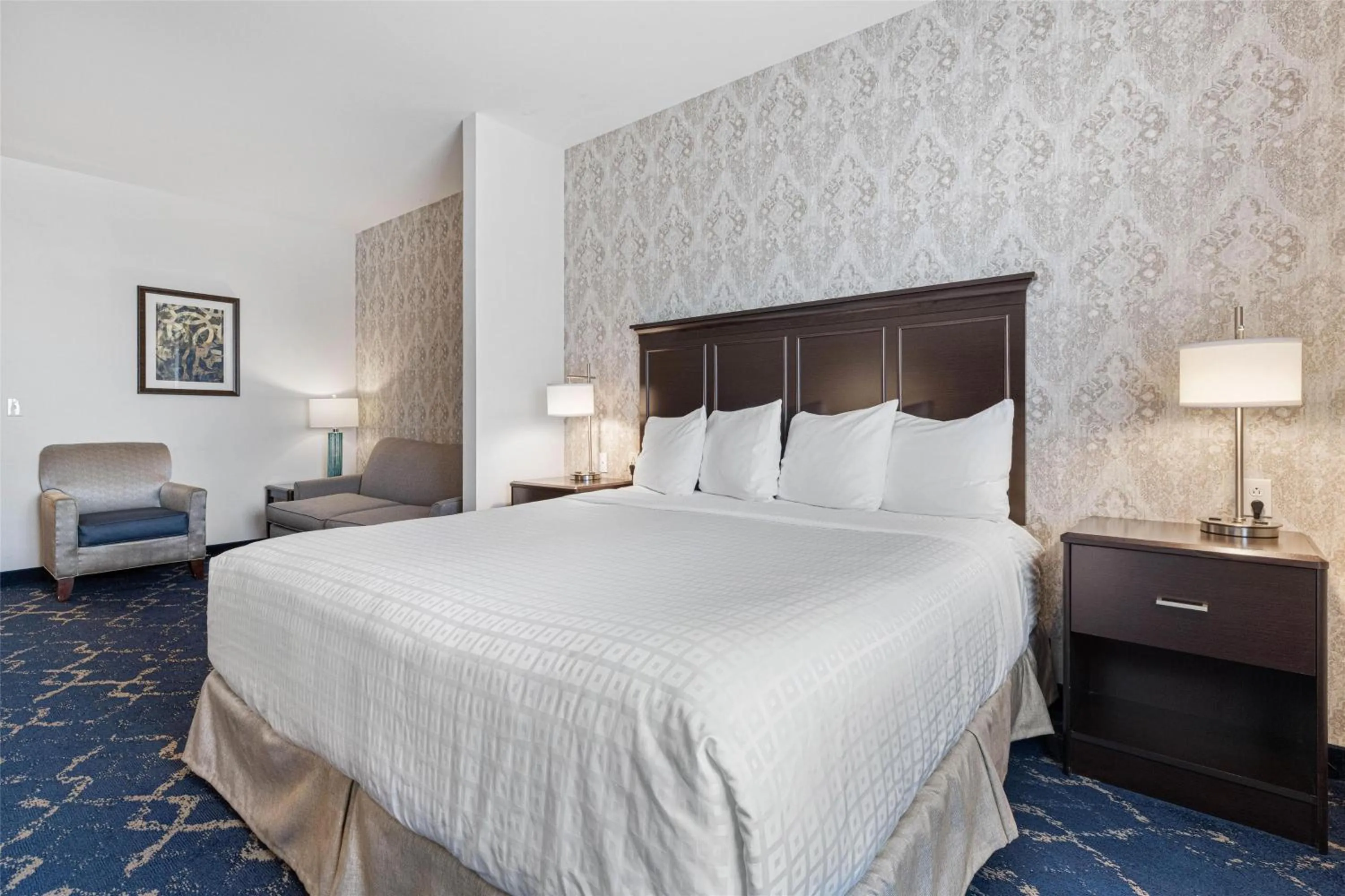 King Suite with Walk-In Shower - Disability Access/Non-Smoking in Best Western Plus New Richmond Inn & Suites
