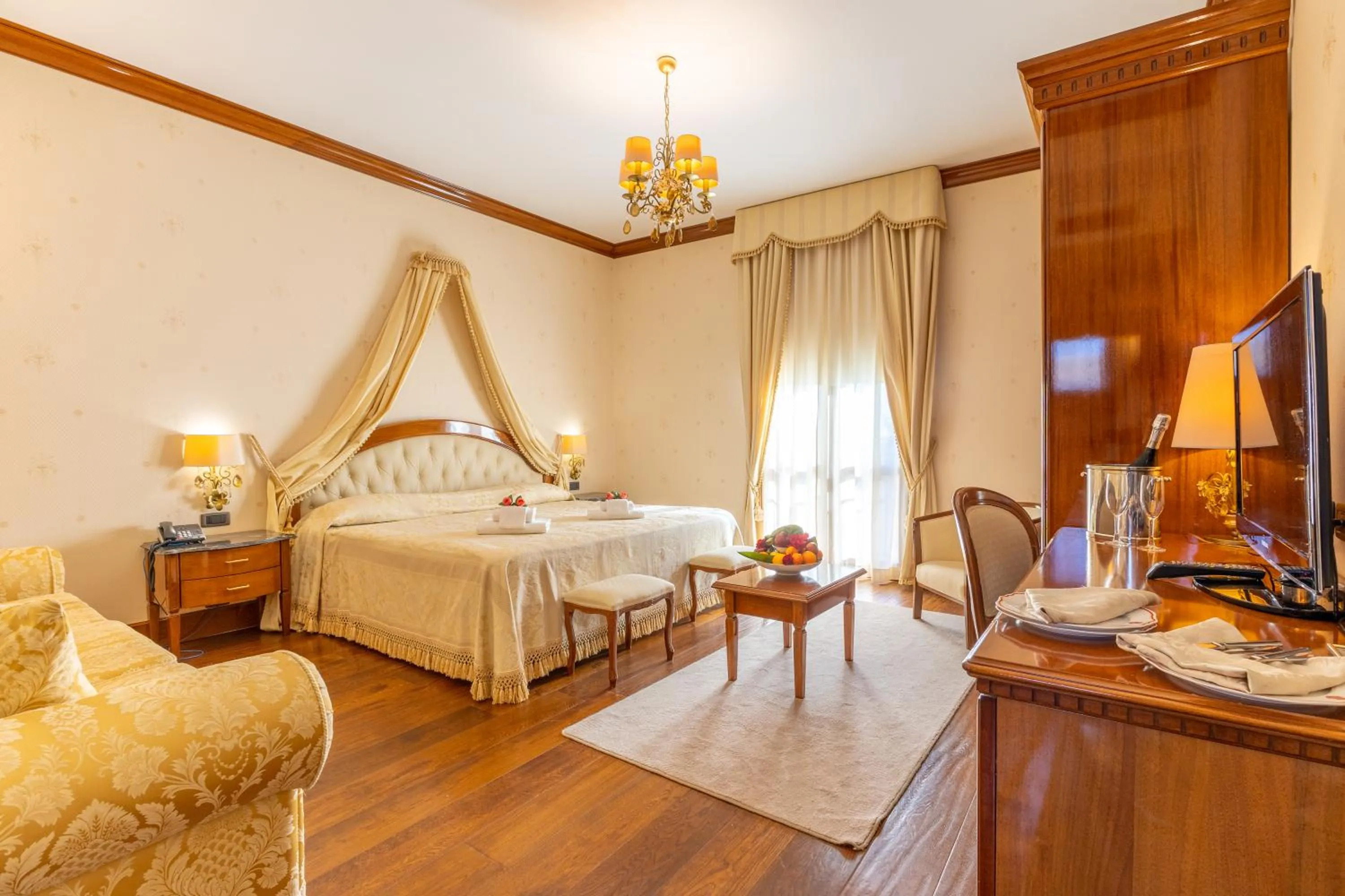 Superior Double Room in Hotel Borgo Don Chisciotte