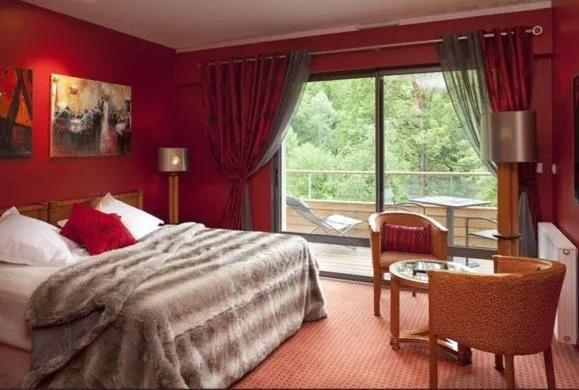 Double Room with Balcony in Logis La Source Bleue