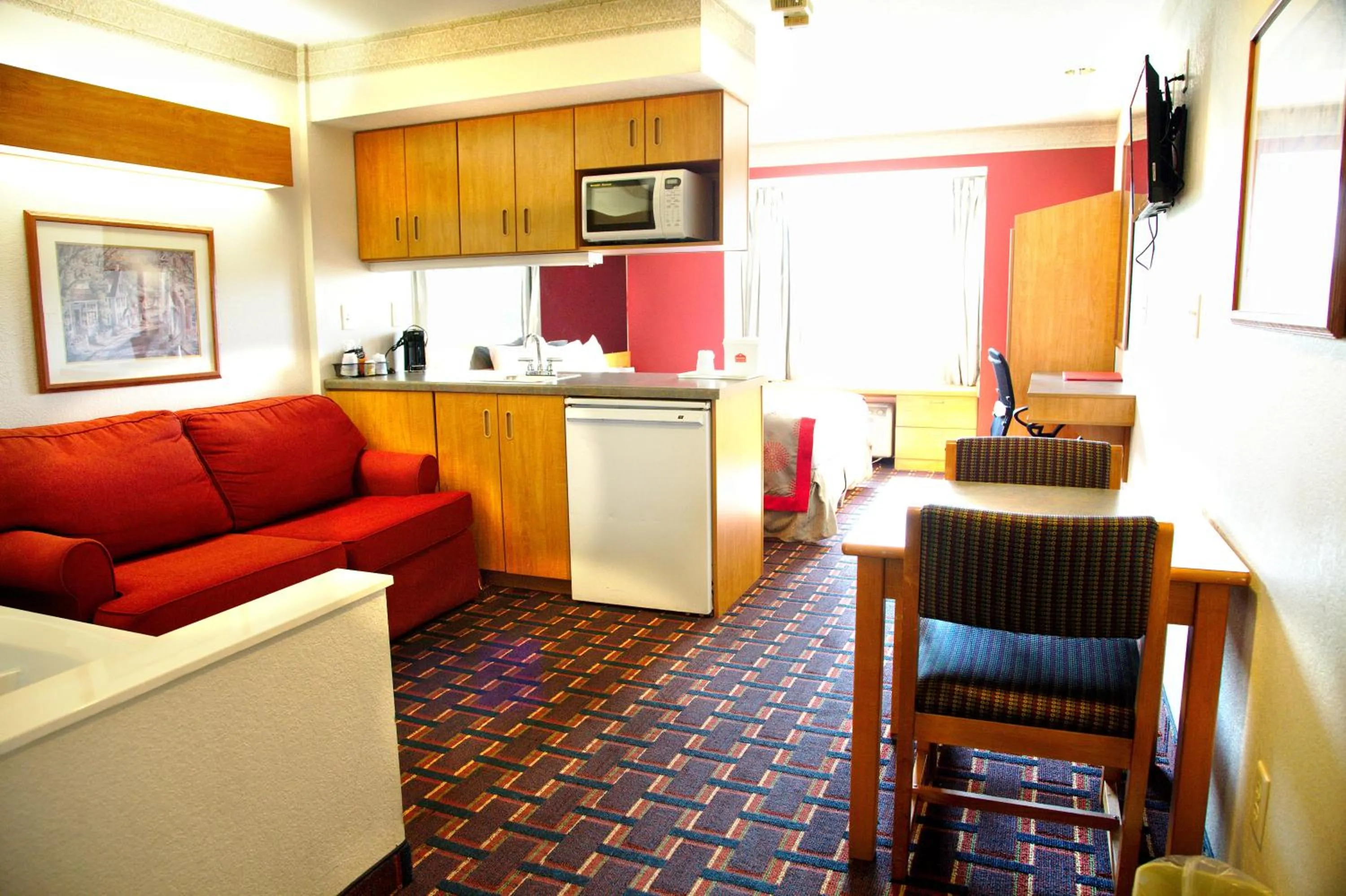 Deluxe Queen Studio Suite - Non-Smoking in Ramada Limited by Wyndham, Bloomington I-55 & I-74 IL