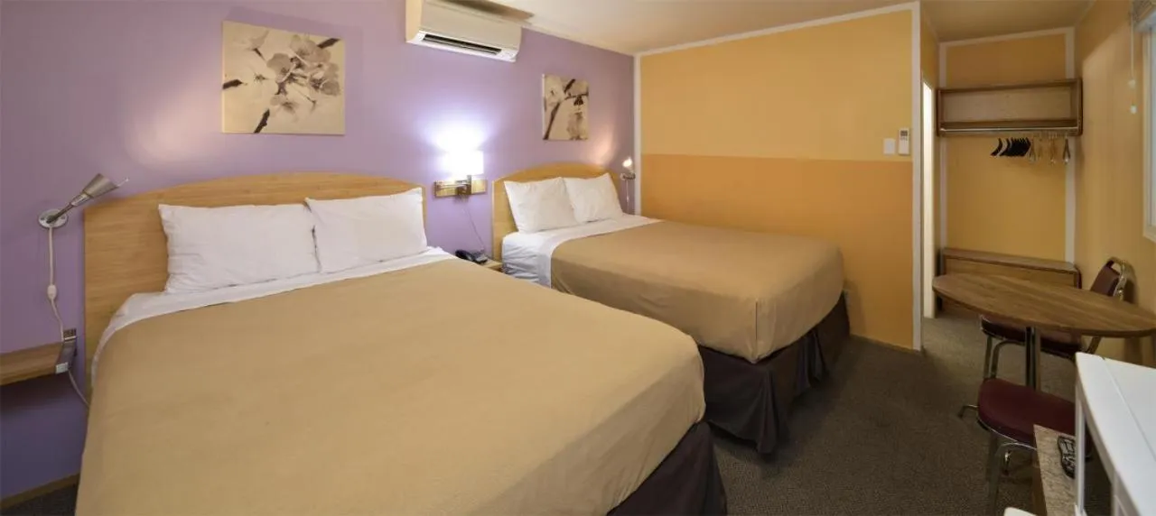 Standard Queen Room with Two Queen Beds in Waterfront Inn