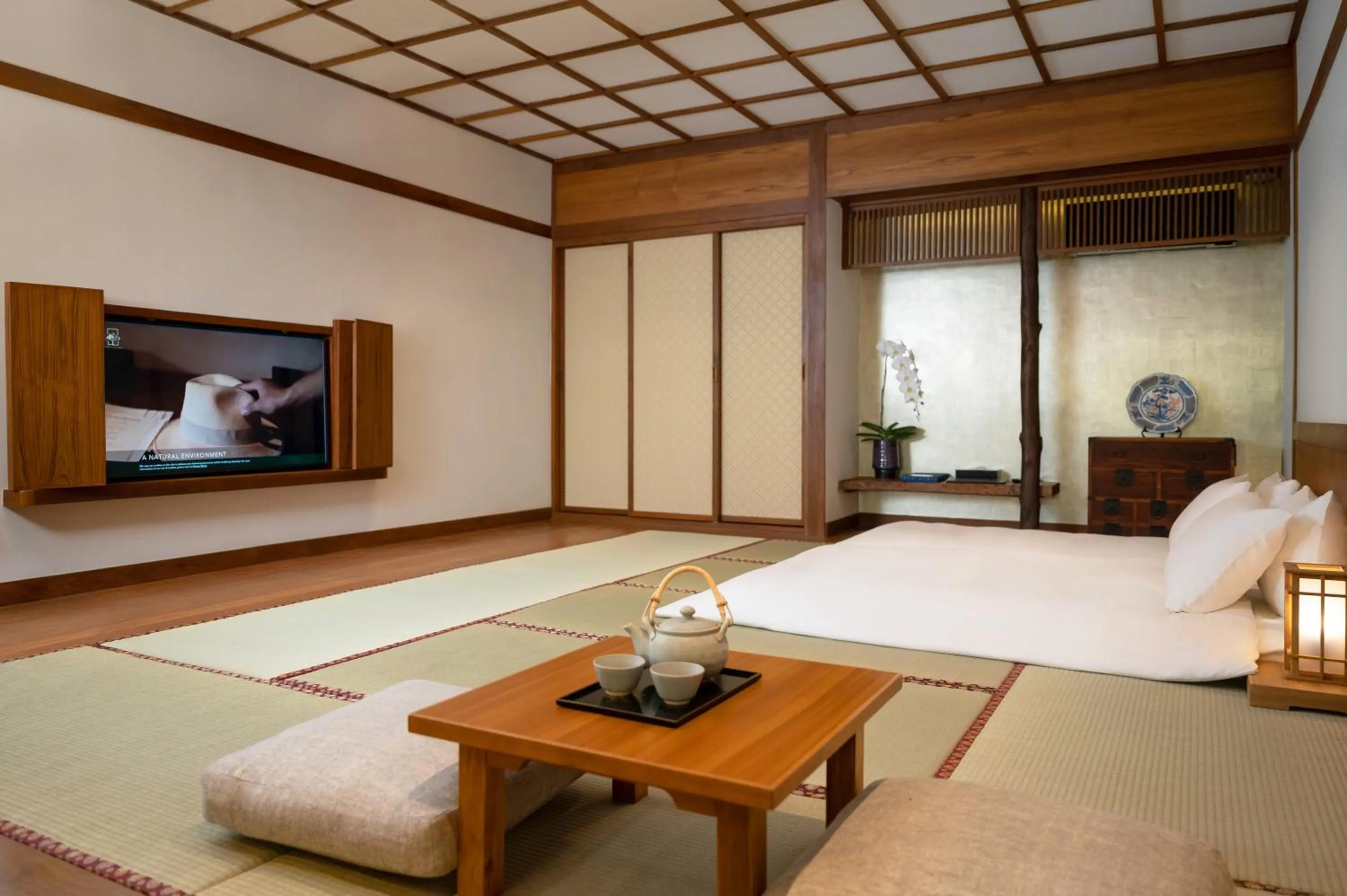 Grand Tatami Onsen Suite in Onsen at Moncham