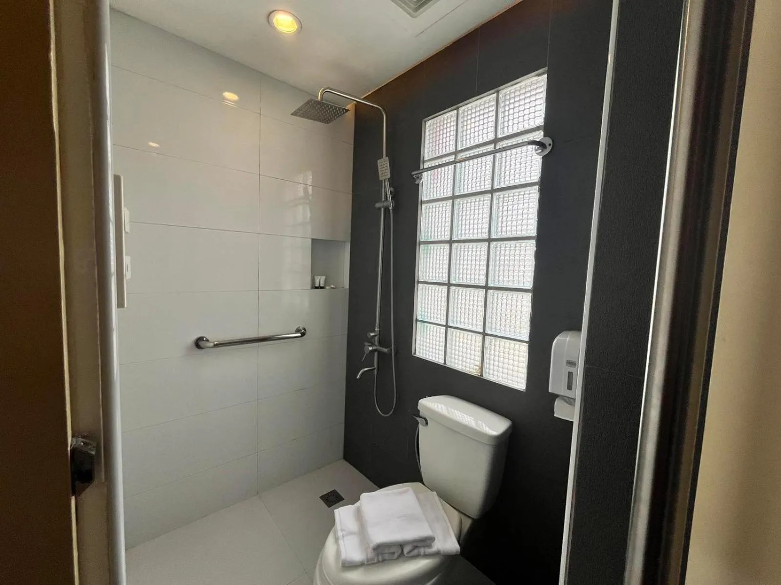 Standard Twin Room in Tuscany Hotel