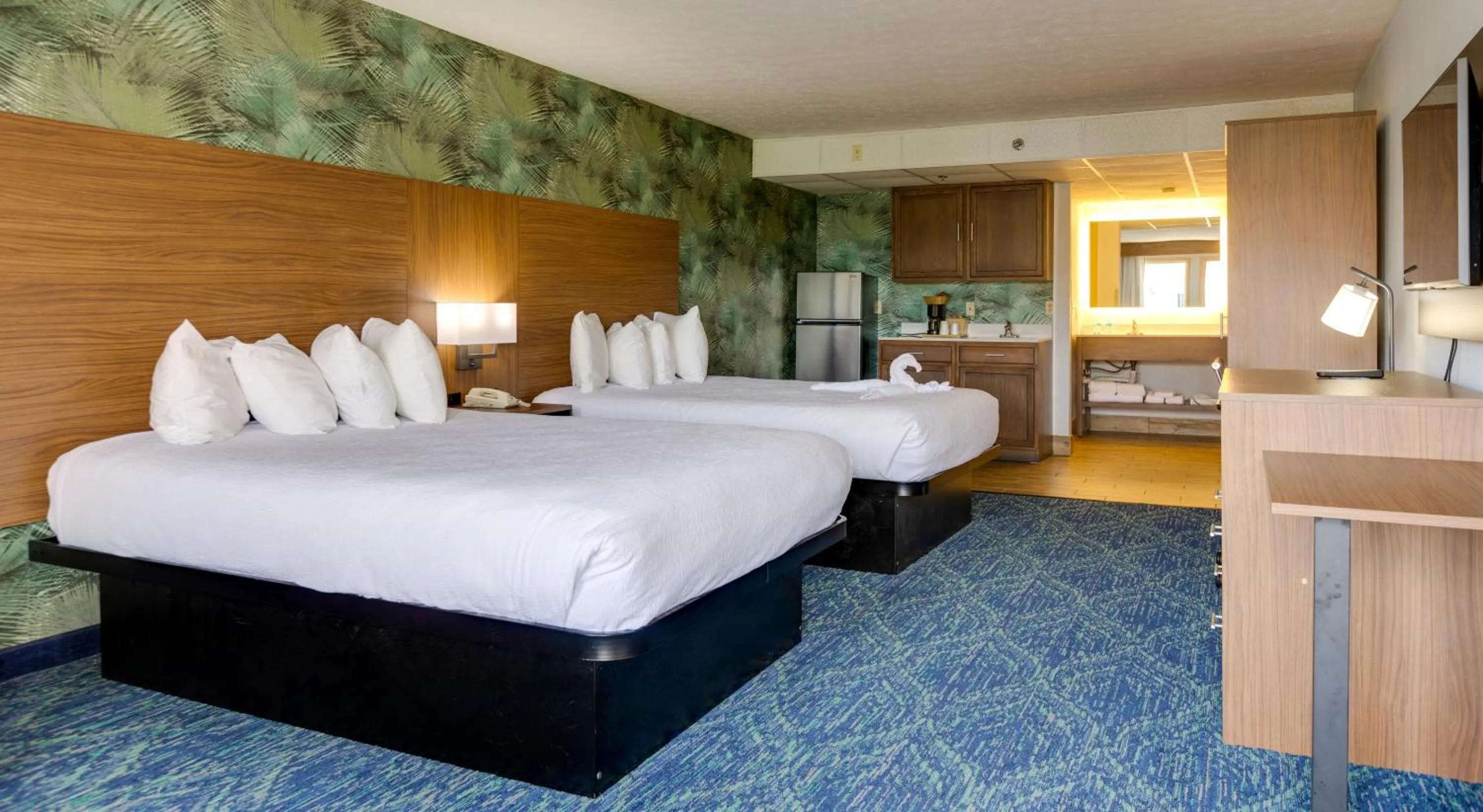 Deluxe Queen Room with Two Queen Beds in Park Grove Inn